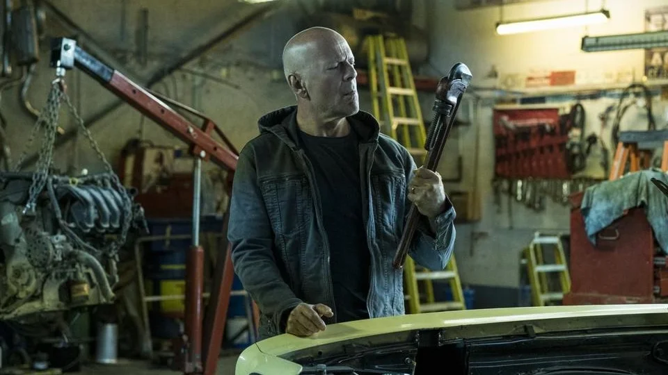 bruce willis, eli roth, death wish, death wish remake, elisabeth shue, vincent d'onofrio, dean norris, death wish 2018,