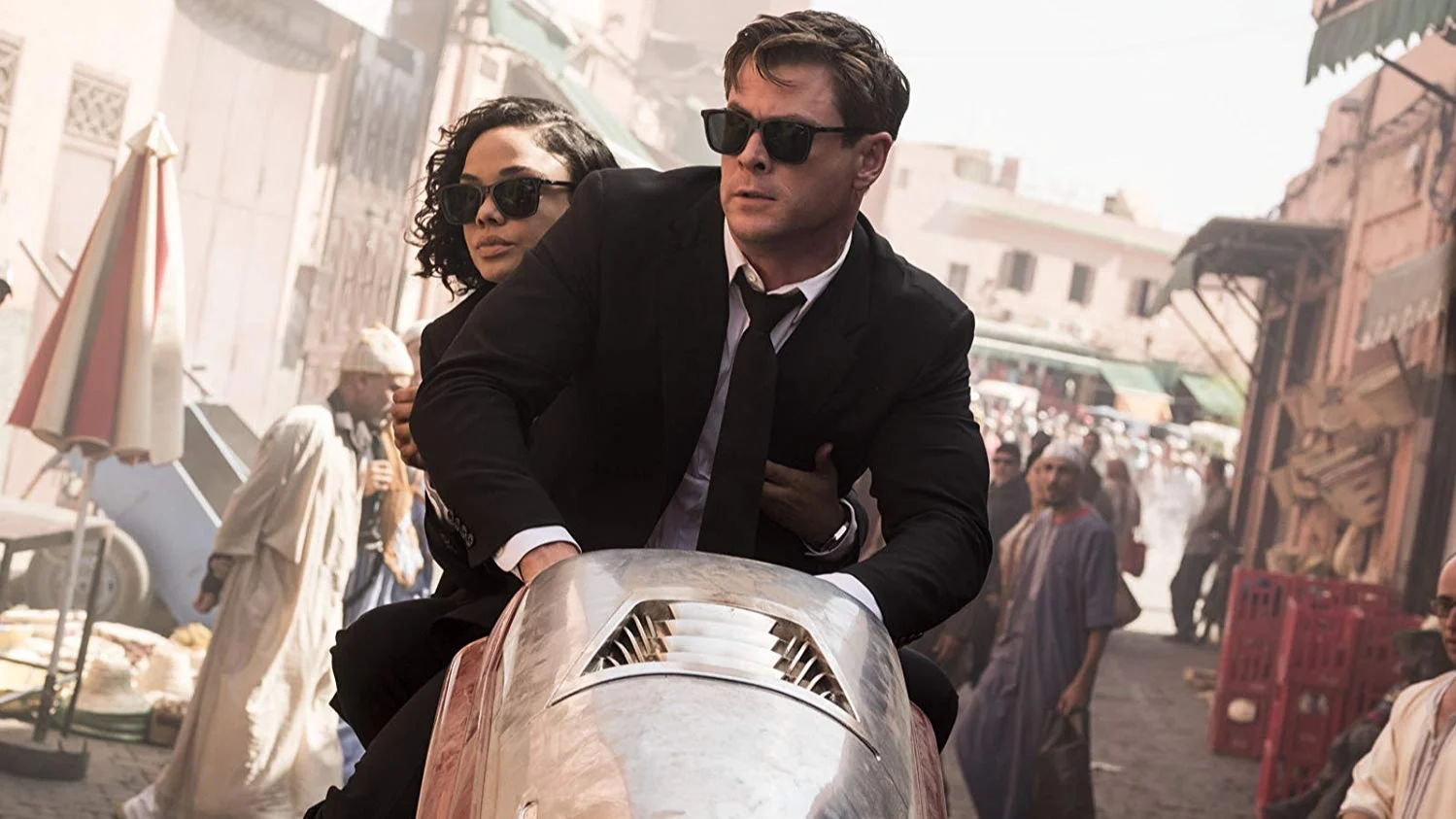 Chris Hemsworth, Tessa Thompson, Men in Black International, Liam Neeson, Emma Thompson, F Gary Gray, Kumail Nanjiani,