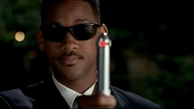 men in black, will smith, tommy lee jones, mib, lommy jee tones, agent j, agent k, agent jay, agent kay, aliens, psychology, erik erikson, late stage adulthood, late adulthood stage, phase of life, midlife crisis, sad
