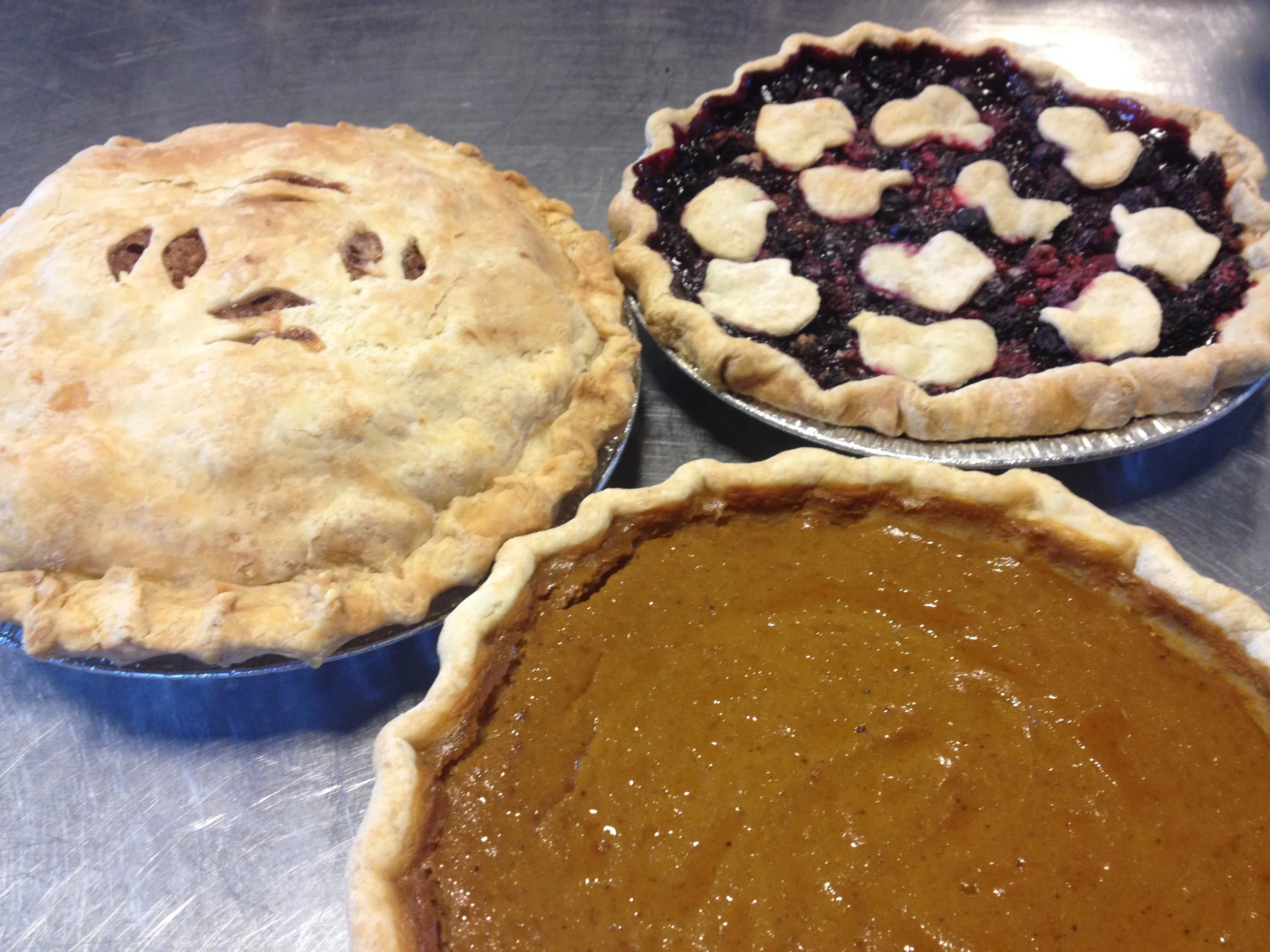 thankgiving pies 2.JPG