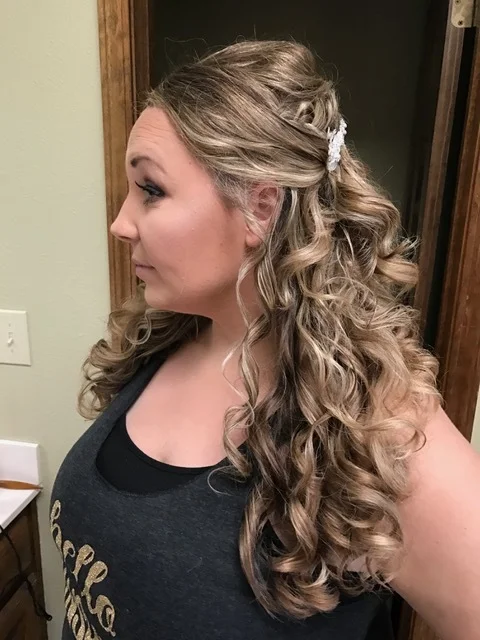 The Bride: Ah, such a pretty bride!!! That hair though, gah I was so jealous. She doesn't wear make-up like, ever. So having make-up on was an adjustment and so was having lashes but at the end of the day she said it was so worth it to have it all done. She looked stunning!