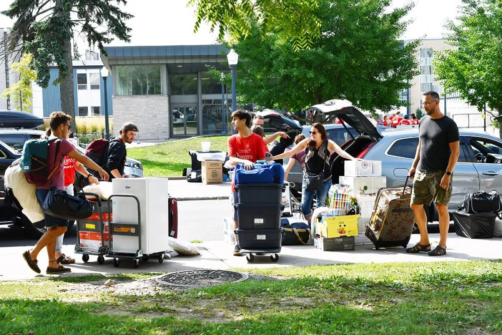 Move In Day outside Vic Hall.jpg