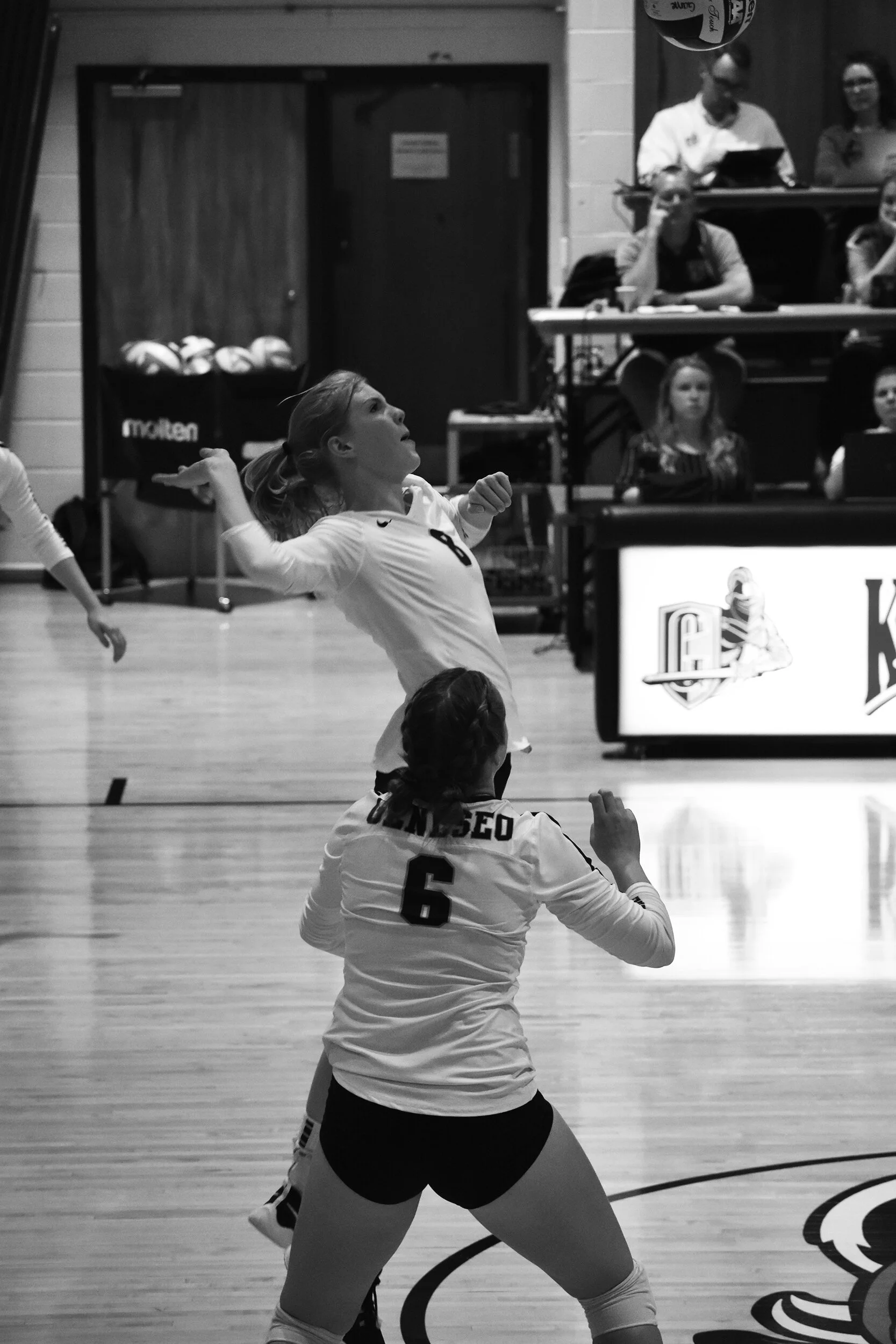 Junior middleblocker Allison Wick goes up to high point the ball as sophomore setter Morgan Michalski looks on. Wick had nine kills over the weekend during the Knights’ trip to Pittsburgh (Jenna Smolinski/ Staff Photographer).
