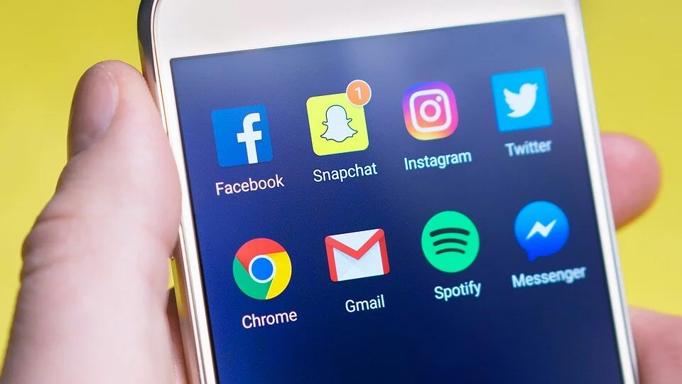 AR filters that virtually reconstruct faces are increasingly popular, yet they can negatively affect users’ self-esteem. Instagram is the first of many apps (pictured above) that have banned all filters imitating cosmetic-surgery (TeraVesalainen/pixabay).