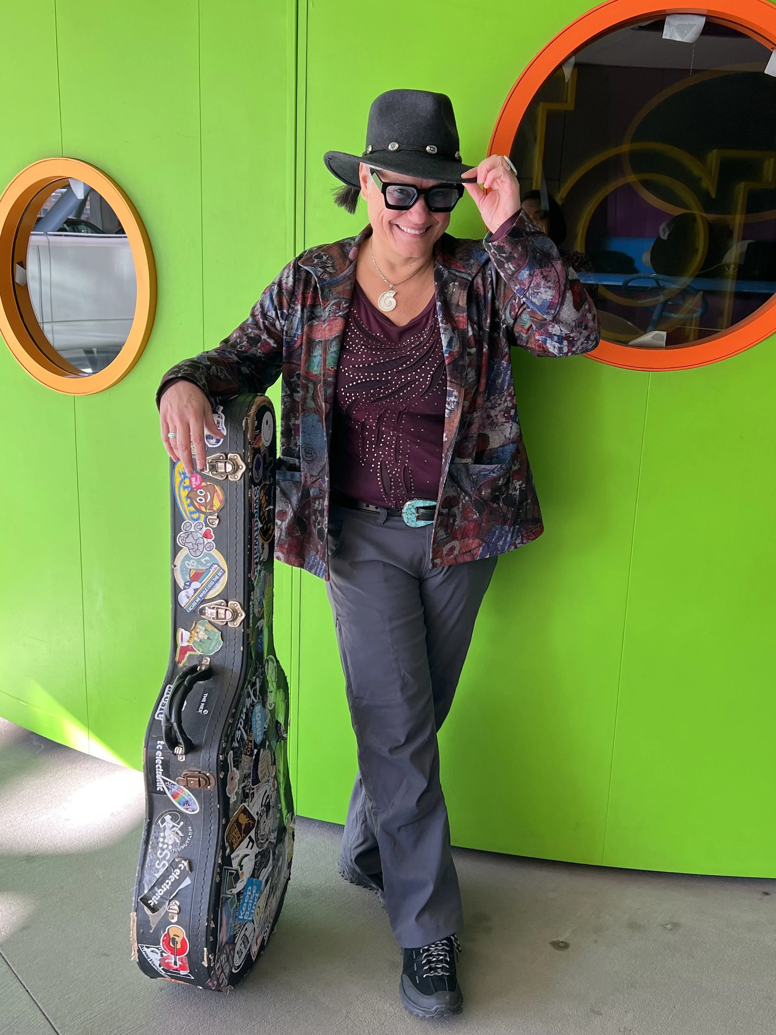 Niccole Solo @ The Riverside Hotel's Bar 365