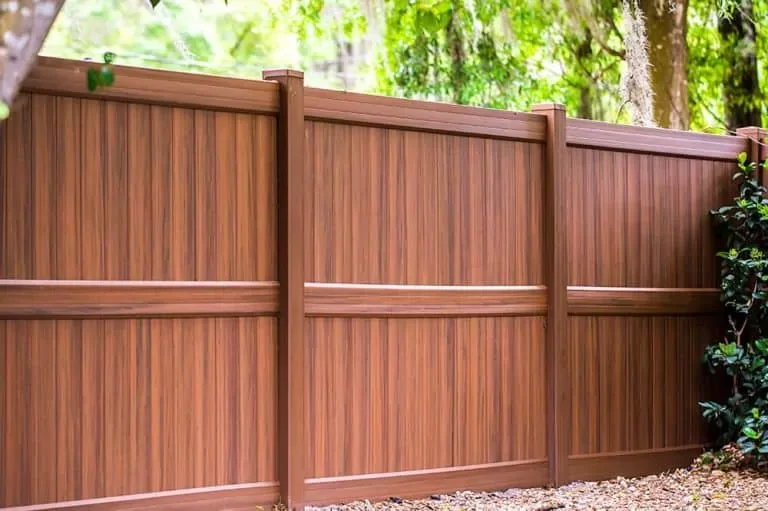 Photo - Vinyl Fencing.webp