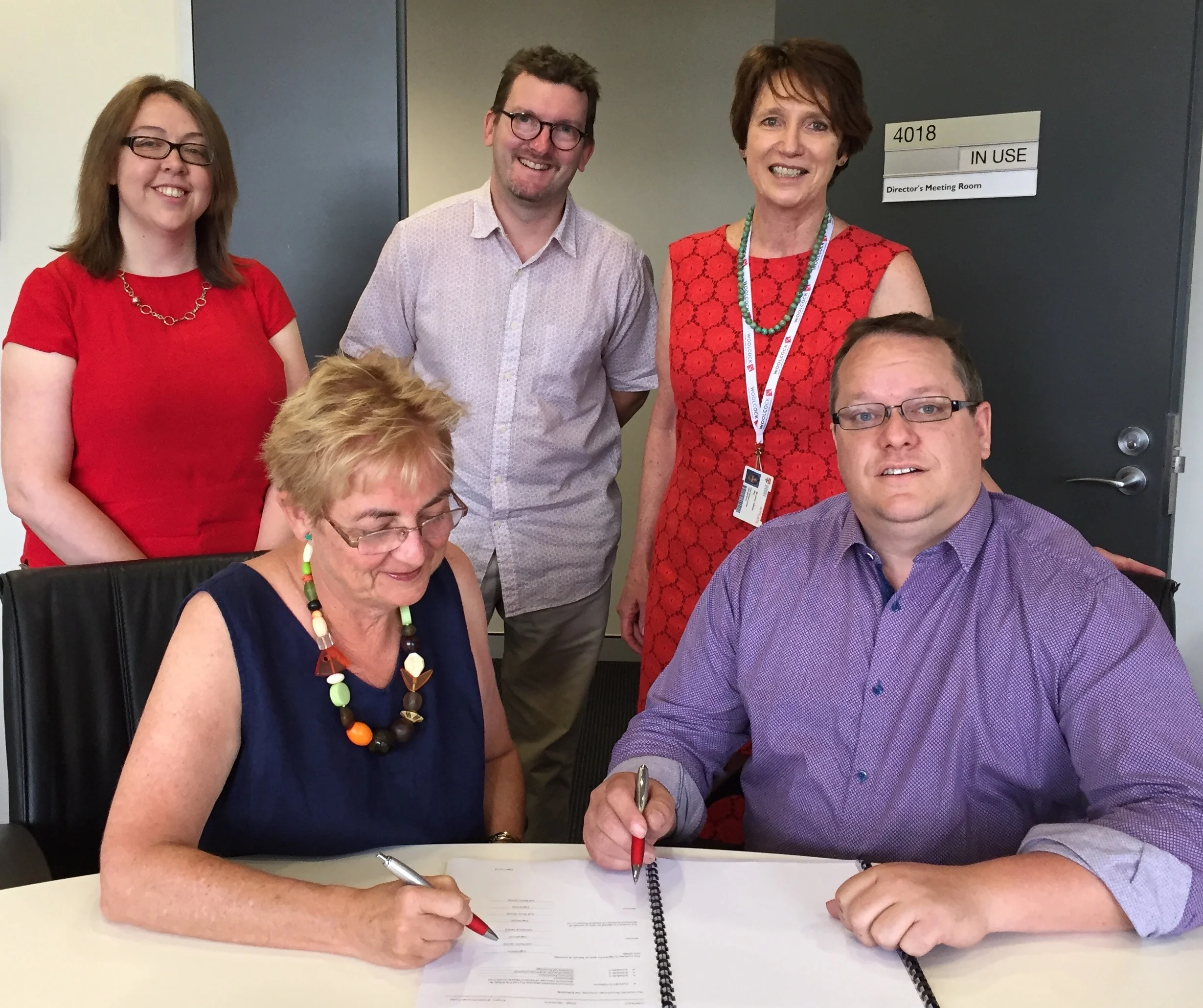 Woolcock Executive Director, Professor Carol Armour and Russell Urquhart from G3Labs sign contract to commence works on the Centre for Lung Cancer Research