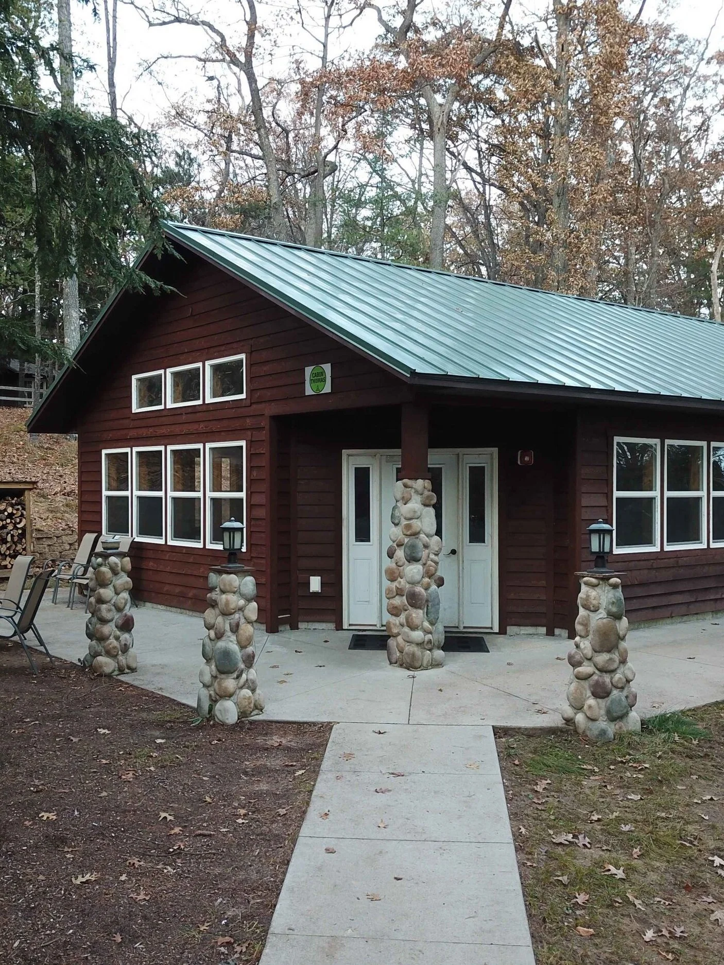 Cabin+Thomas.jpg