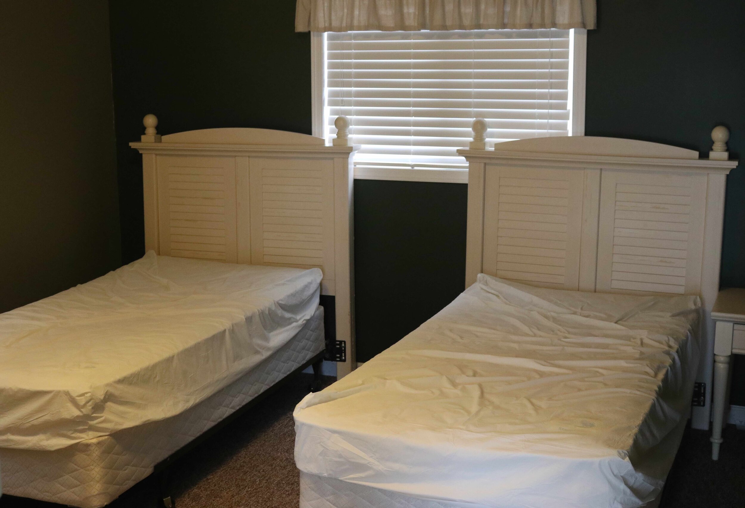 Motel 7 twin beds.jpg