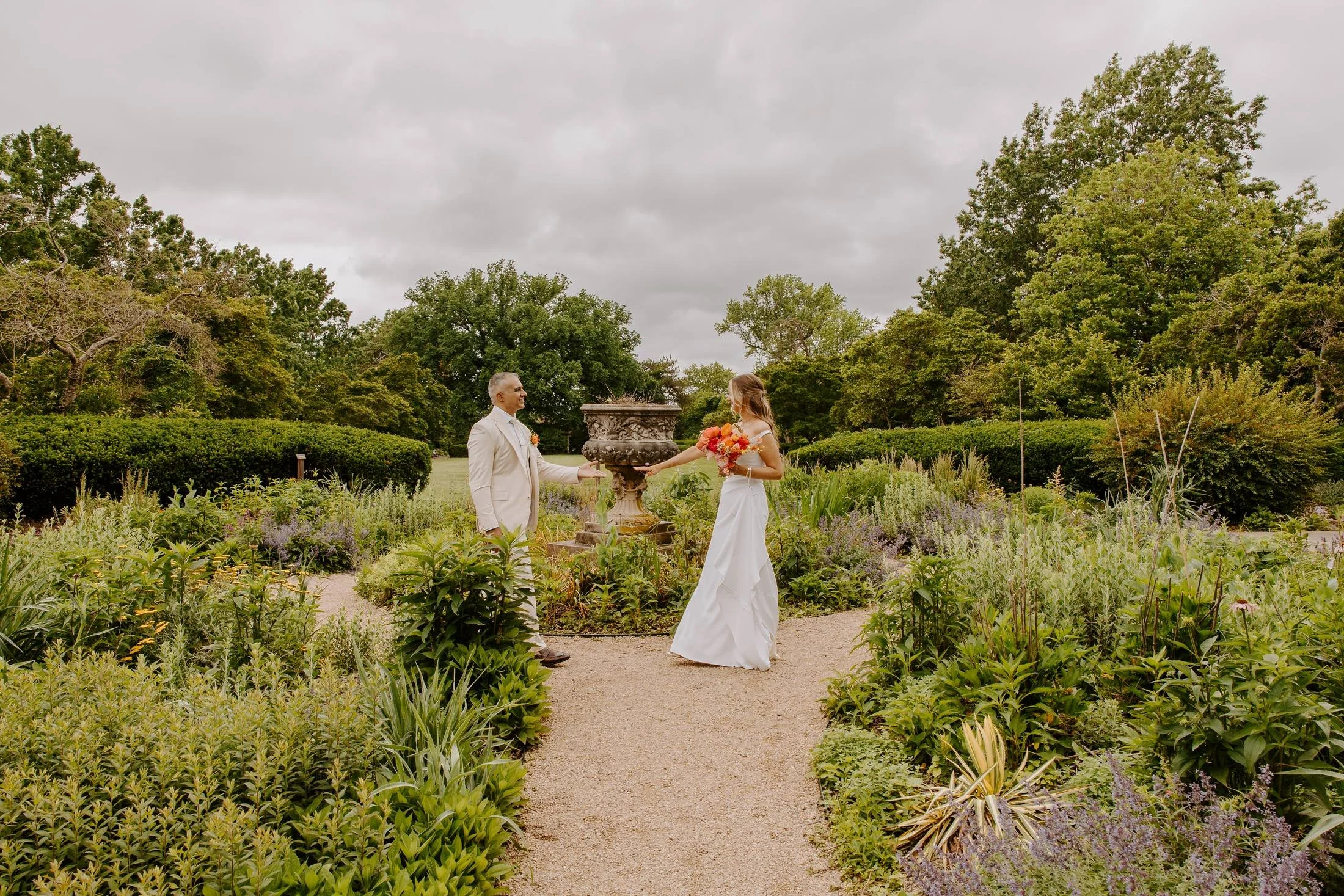 12-ault-park-rose-garden-couple-portrait.jpg