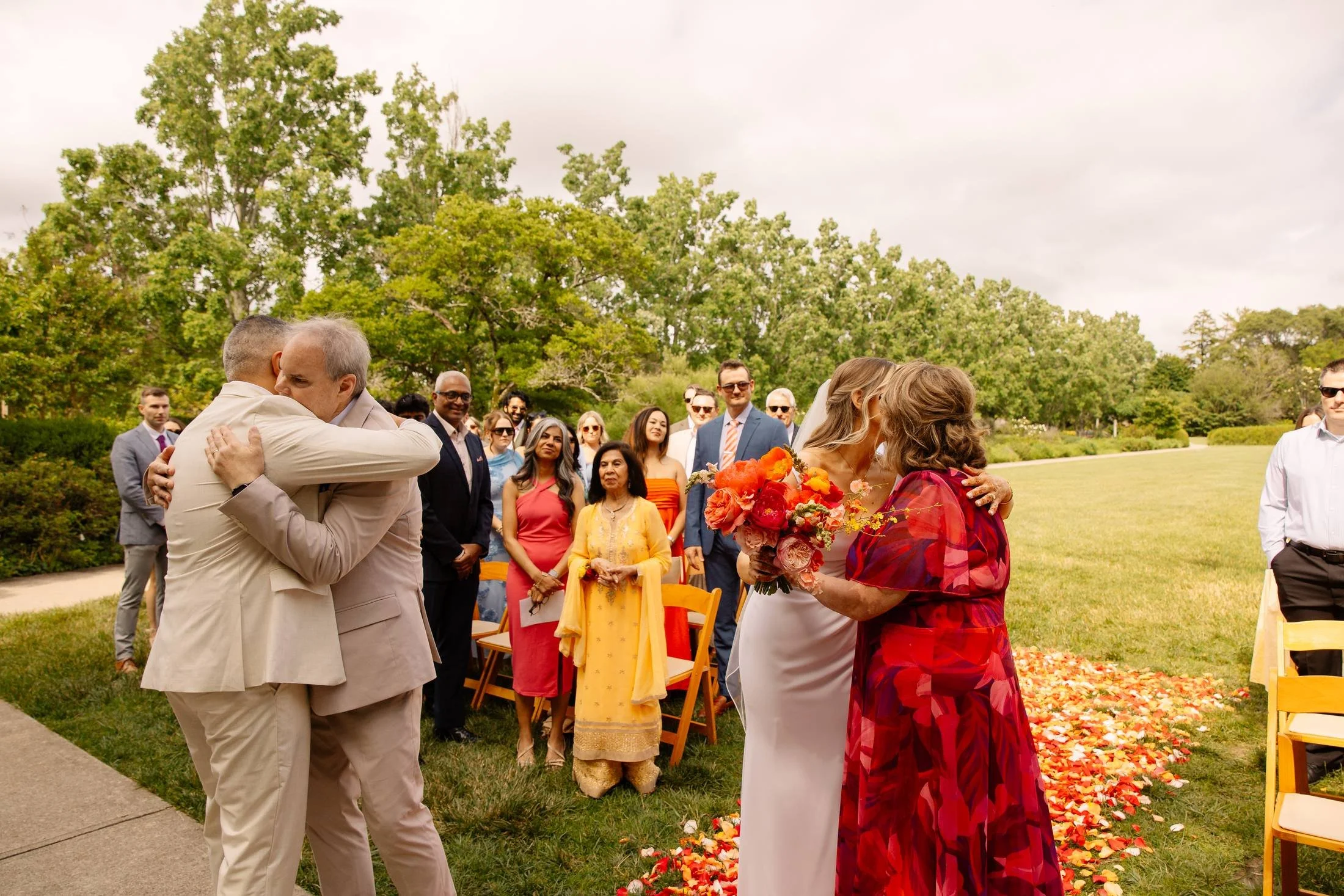 15-wedding-ceremony-hug-ault-park-cincinnati.jpg