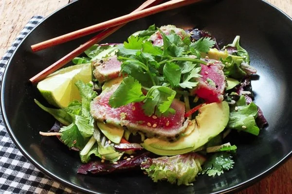Seared-Tuna-Salad-with-Miso-Dressing_600x400.jpeg