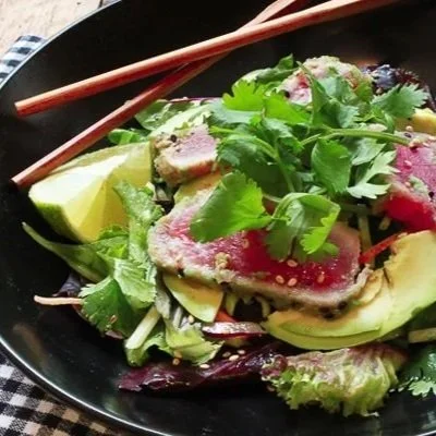 Seared-Tuna-Salad-with-Miso-Dressing_600x400.jpg