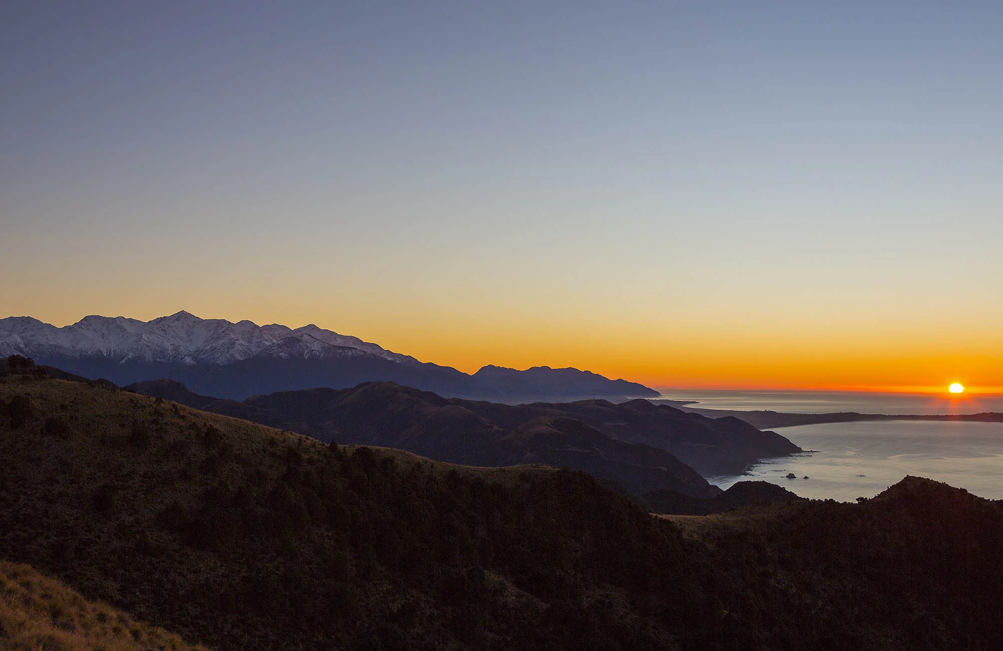 Sunrise with snow capped kaikoura mountains SS001