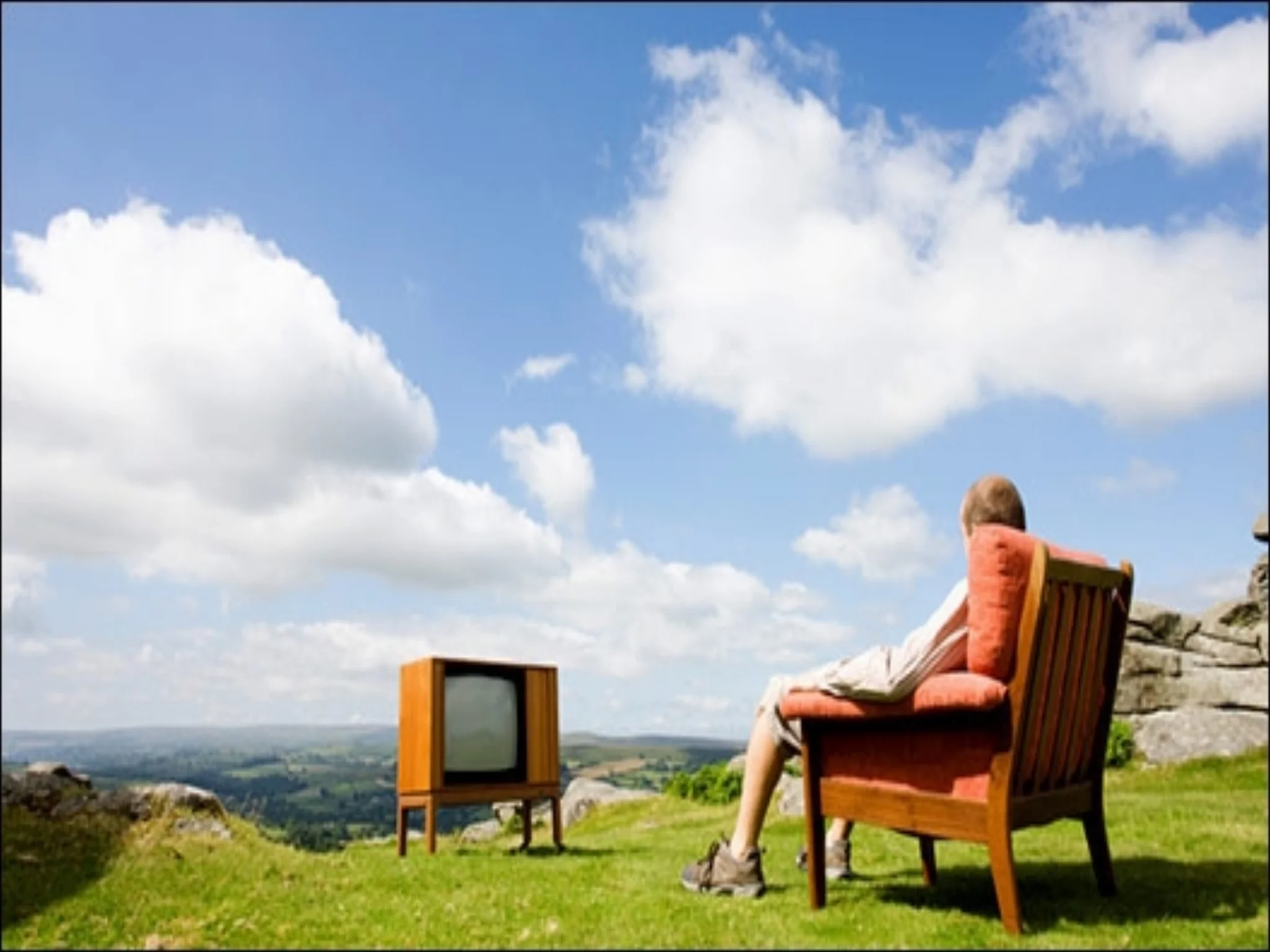 tv-outside_h528.jpg