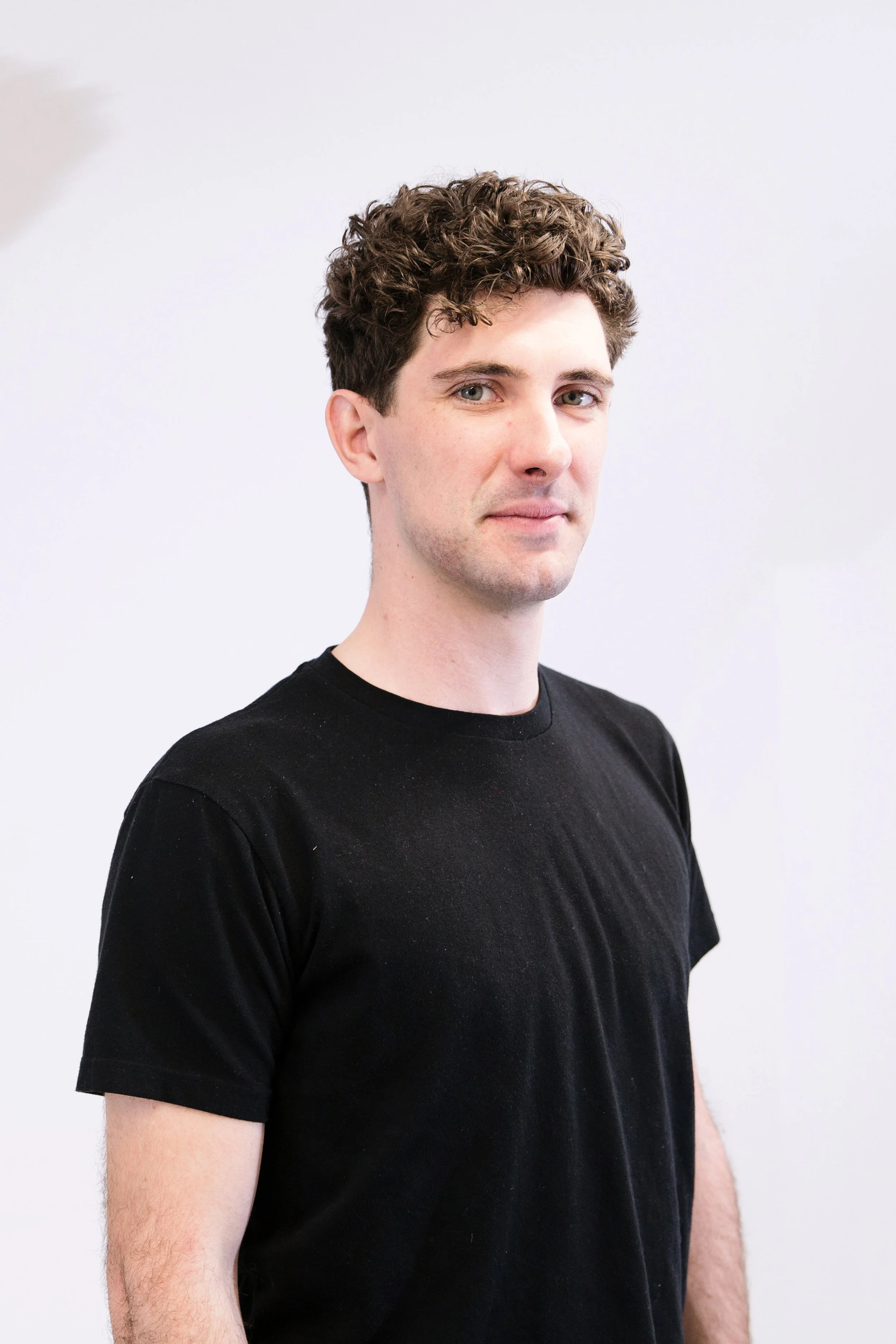 George Wright utvecklade idén till den smarta mikrofonen under sin studietid i London. På en specialutbildning inriktad på att skapa bryggor mellan konst och vetenskap.