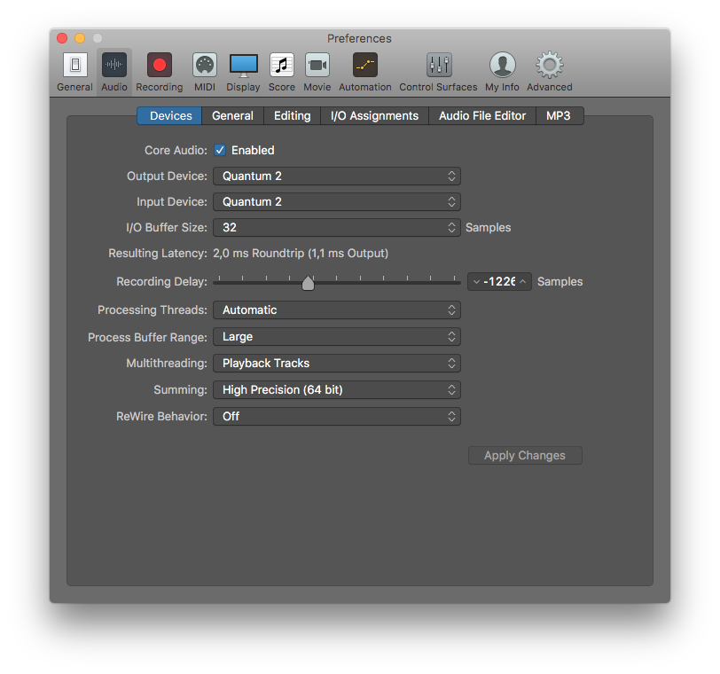 … men på 32 samples rullar det på helt störningsfritt (här i Logic Pro). Och vi har en roundtrip latency på 2 ms.