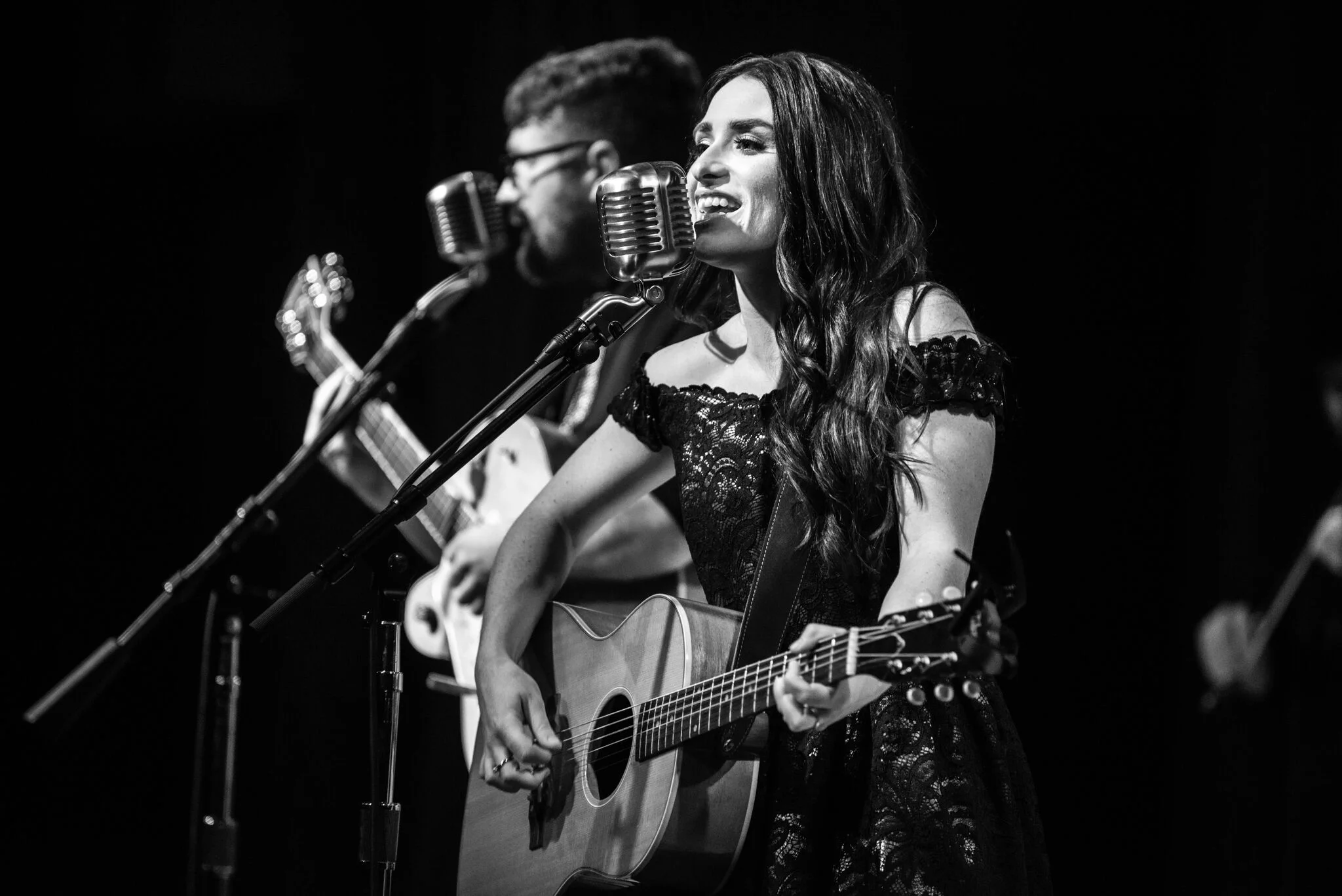 Laurel Wright sings into SHURE's custom crafted Super 55.