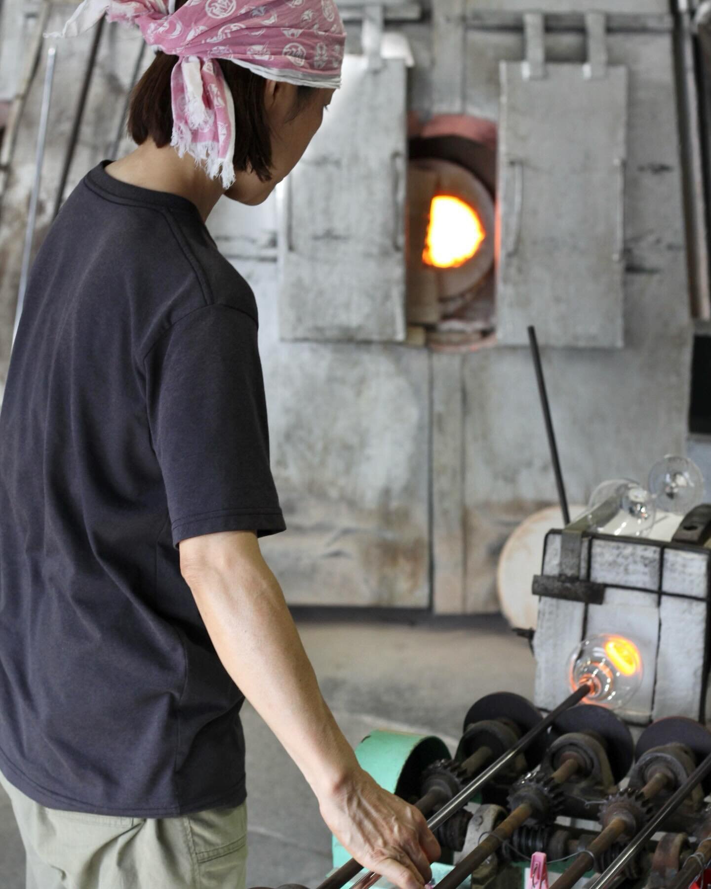 Visit of Kimoto&rsquo;s factory, one of the three last blown glass workshop in midtown Tokyo. 

Part of Edo Tokyo Kirari progam, thanks @bdmma.paris, @laurianeduriez, @fred_bouchet, @kotaro_nishibori and @aimee_moribayashi for this memorable experien