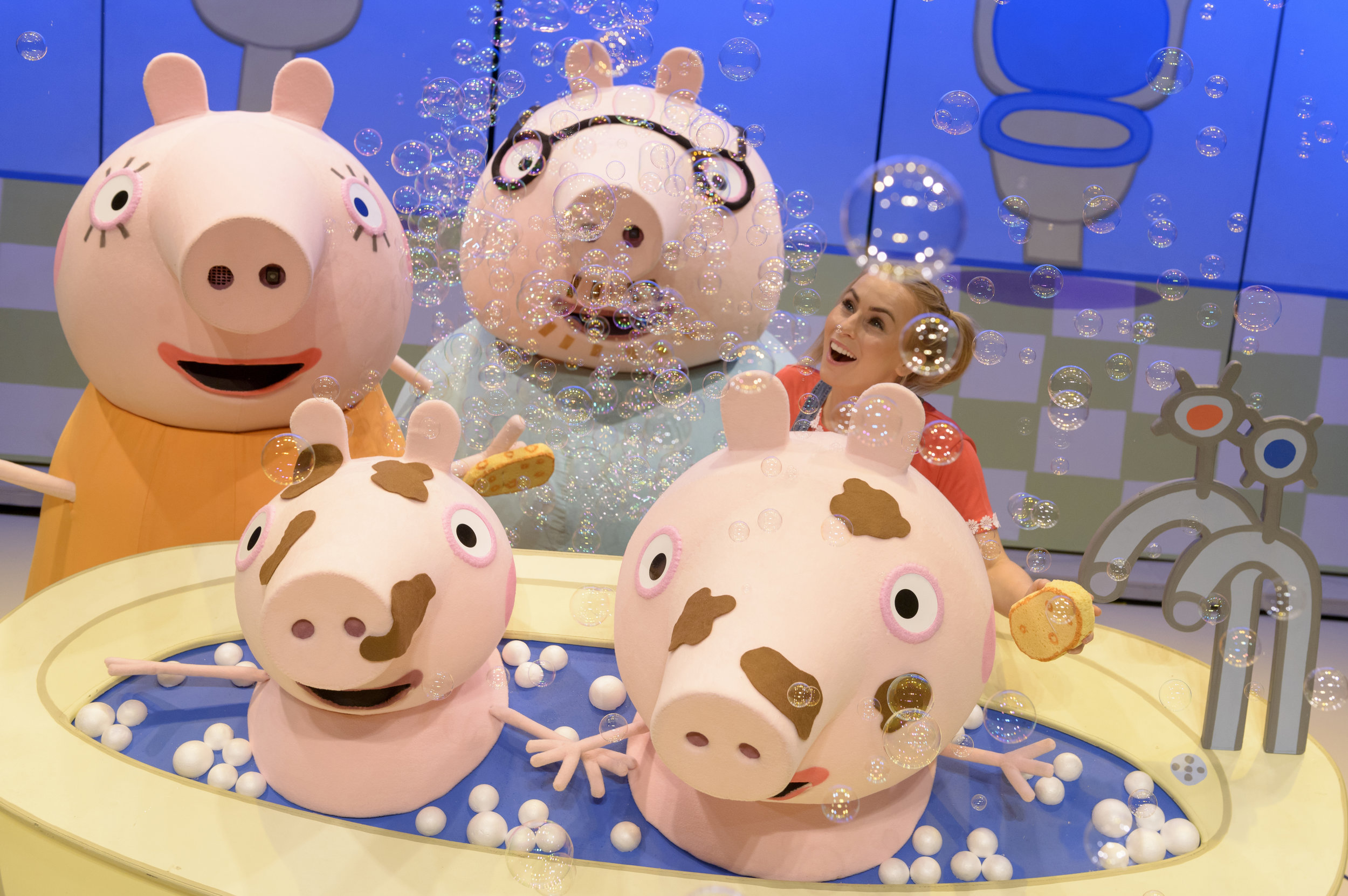 Mummy Pig, George, Daddy Pig, Emma Grace Arends as Daisy, and Peppa