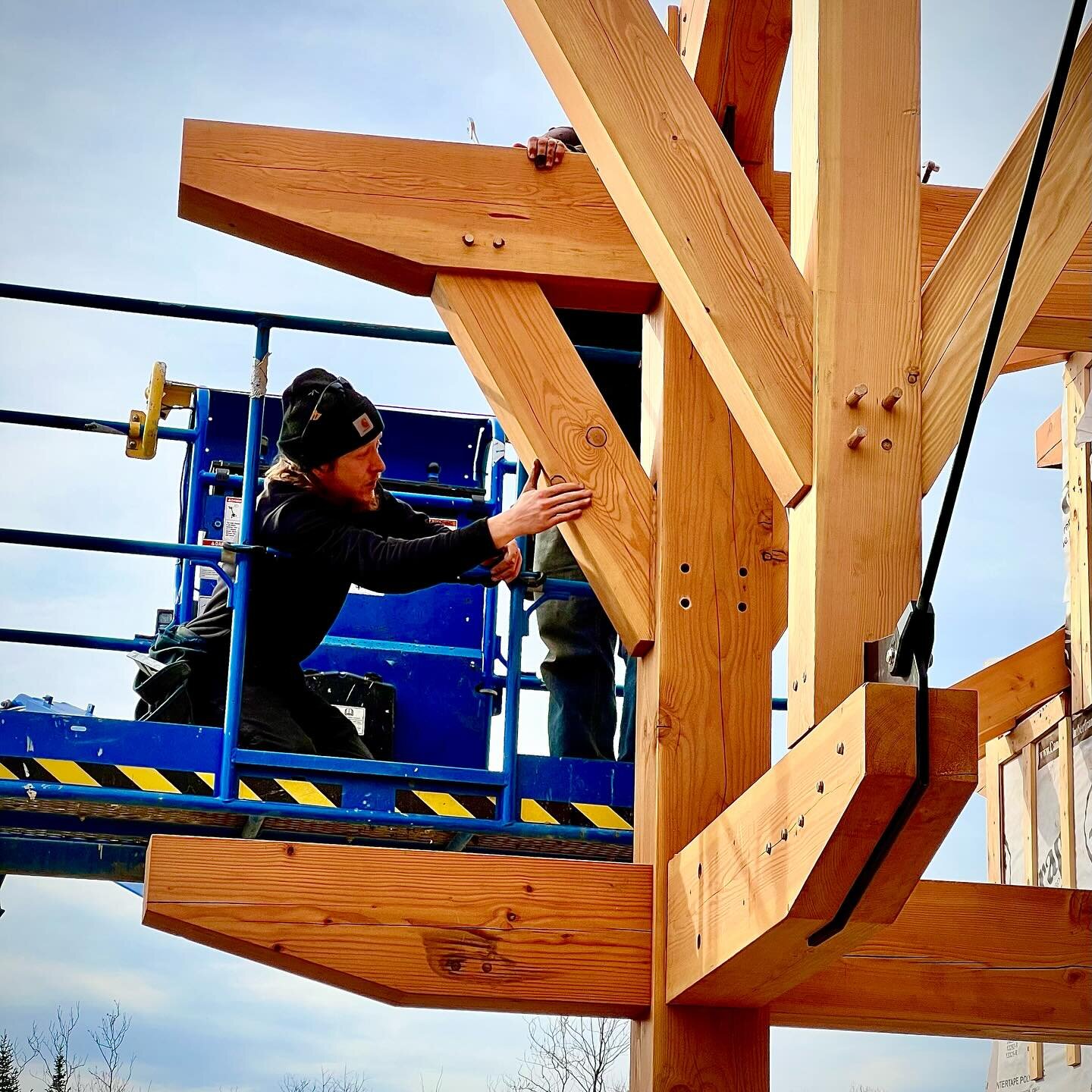 Timberframes. Works of art as viewed from afar or up close. 
.
.
#timberframehome #canadiantimberframes #craftsmanship #lawtoncompany #lawtonco