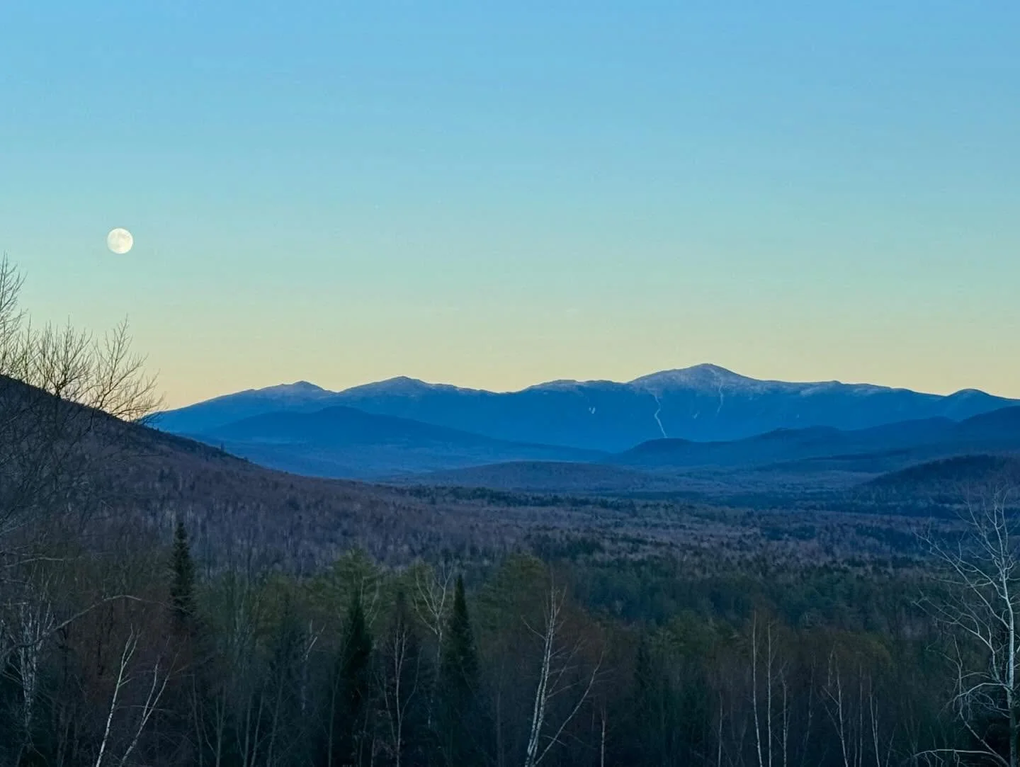 Just another gorgeous moonrise over Mt. Washington as we were closing up shop for the night. 
.
.
#mountainliving #mountainhome #customhome #canadiantimberframes #lawtonco #lawtoncompany