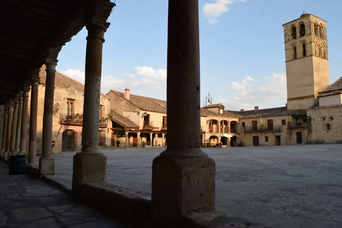 The medieval plaza of Pedraza is longing to tell stories about its pasts.
