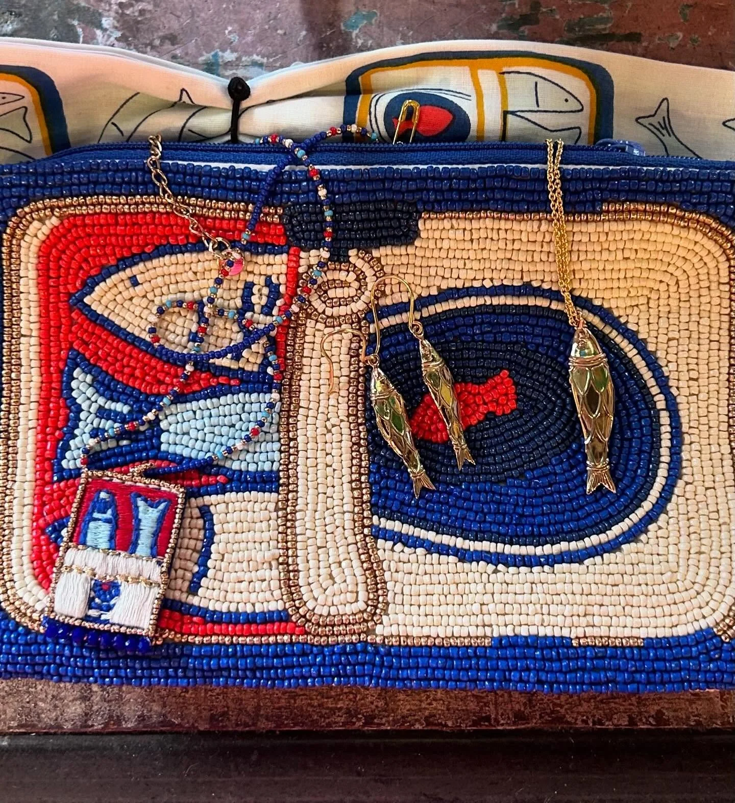 The fish edit 🐠 ⚓️🐟 We have fish beaded bags, bandanas, necklaces, and earrings!!! 

#fish #sardine #chs #cuteshop
