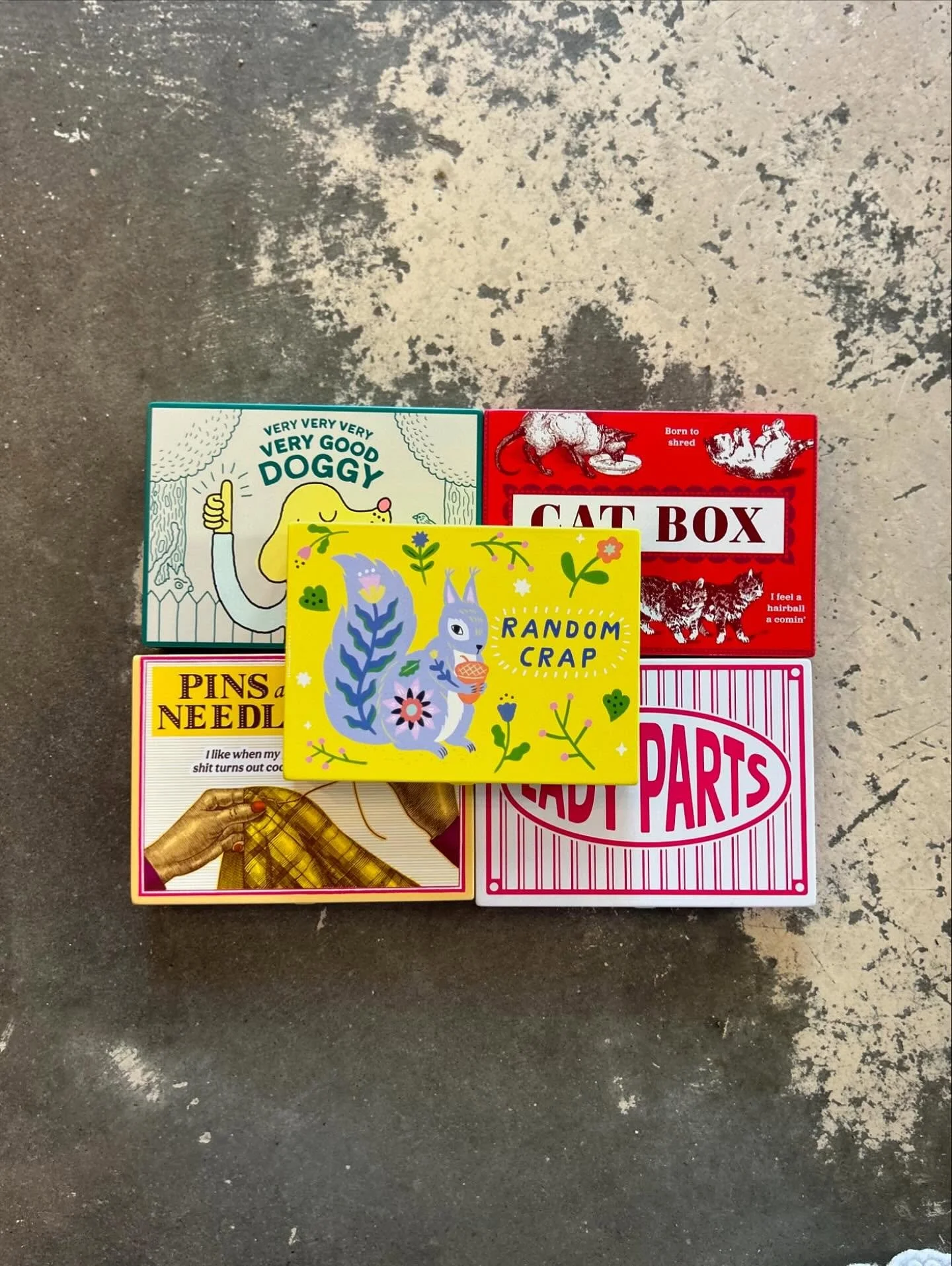 Tag the chaotic person in your life who needs these little pocket boxes!!! 
#chs #smallbuisness #cutestore