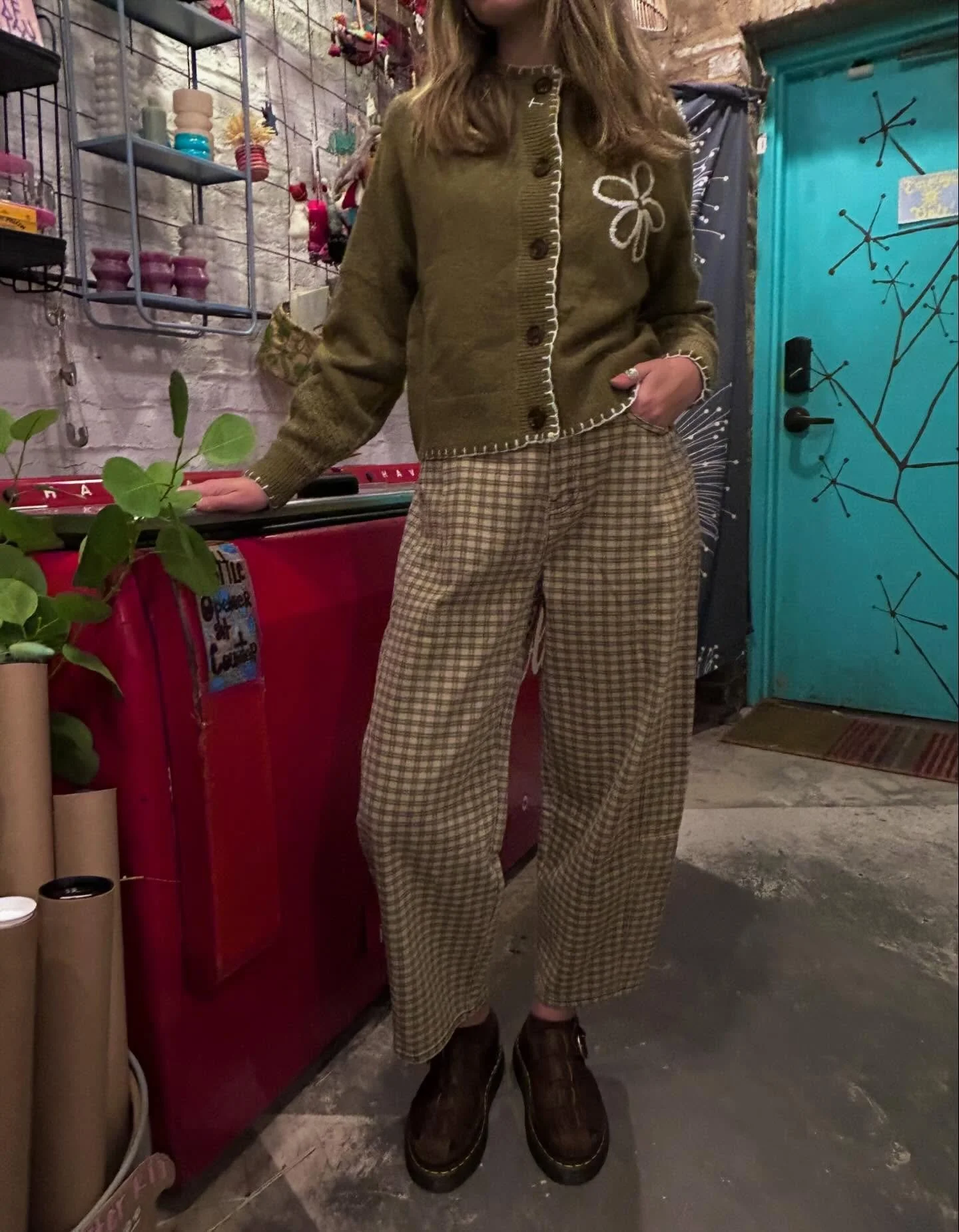 ⭐️ Fit check!!! One of our Indigo girls rocking our new plaid barrel jeans and cutest cardigan ⭐️ 

#fitcheck #winterclothes #charlestonsc #localbuisness #cuteshop