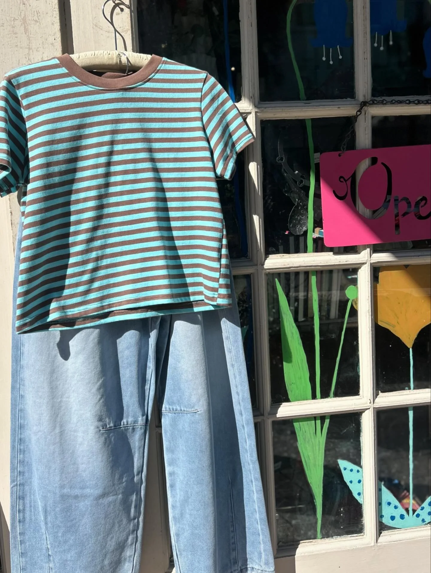 New in: the cutest striped shirt and amazing new jeans ⭐️⭐️⭐️ perfect for the springtime 

#springoutfitideas #charlestonsc #cutestore #outfitcheck