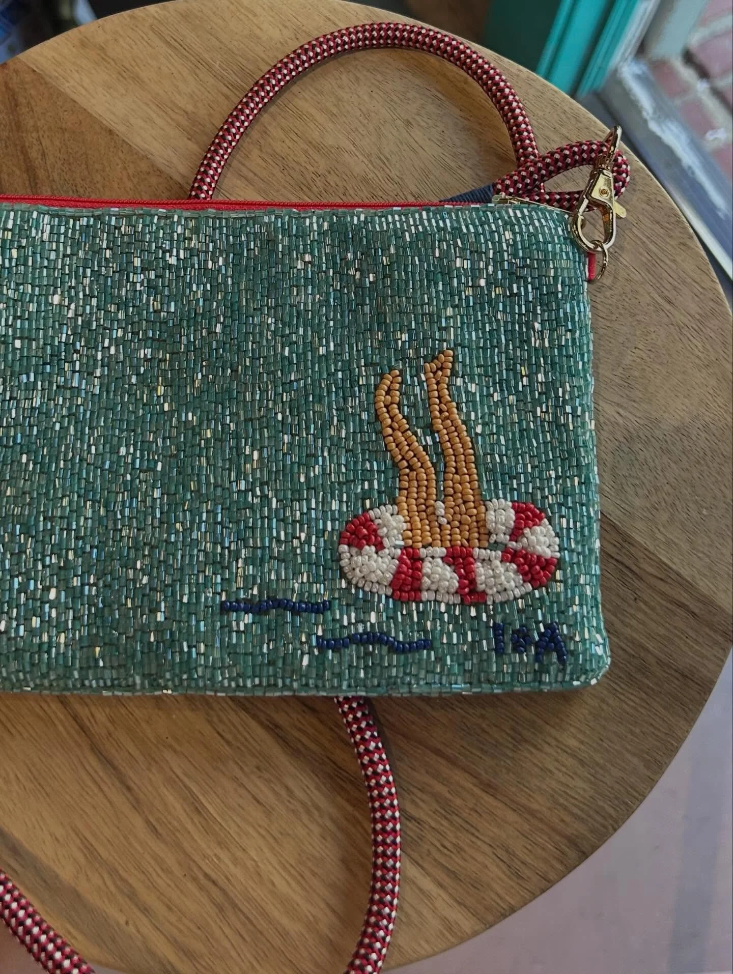 just in: this superrr : cute beaded bag 🐟🐠🩱
#charlestonsc #shopsmall #beadedbag #thingstodoincharleston