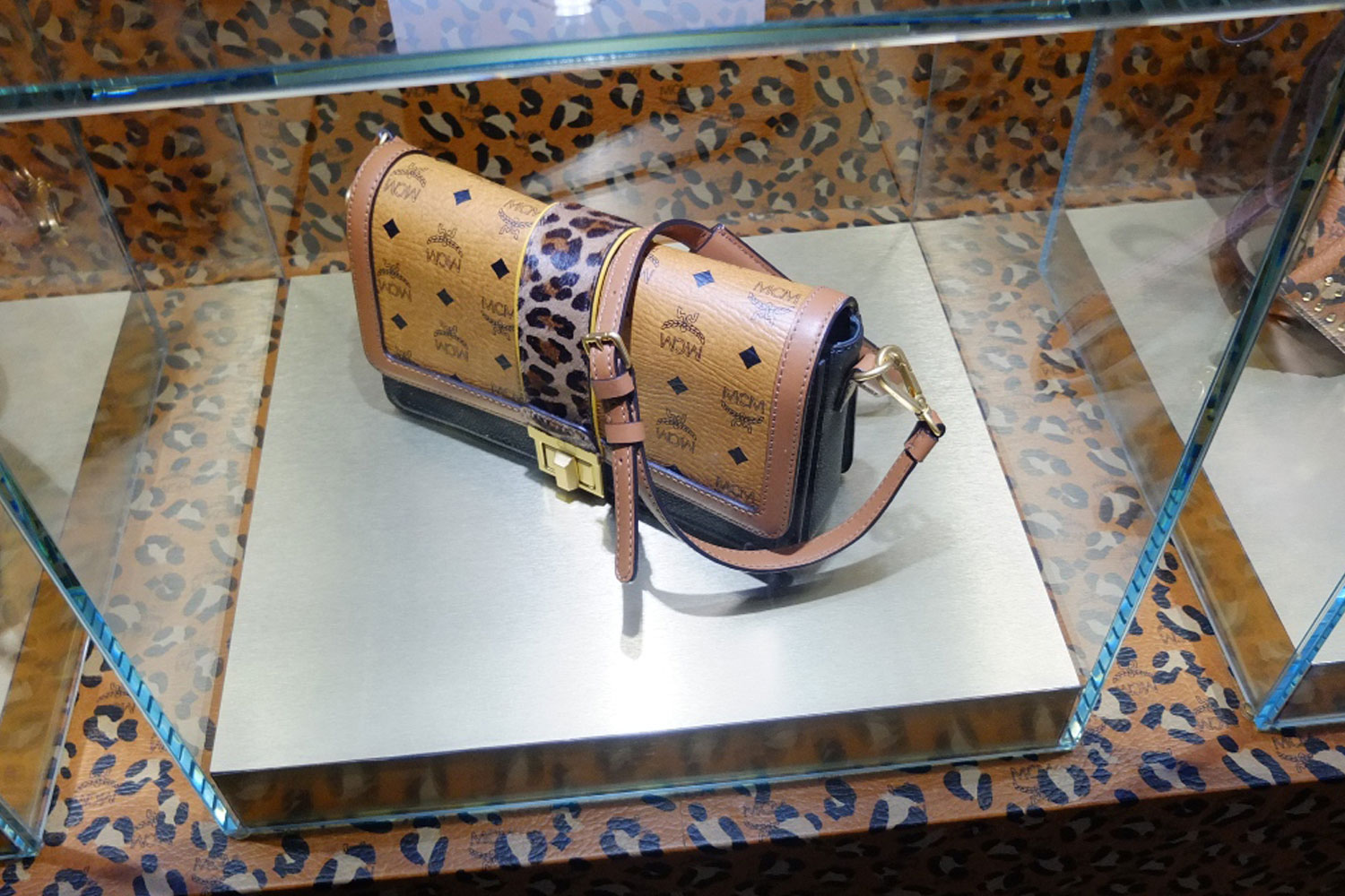 LUX_mcm_07.jpg