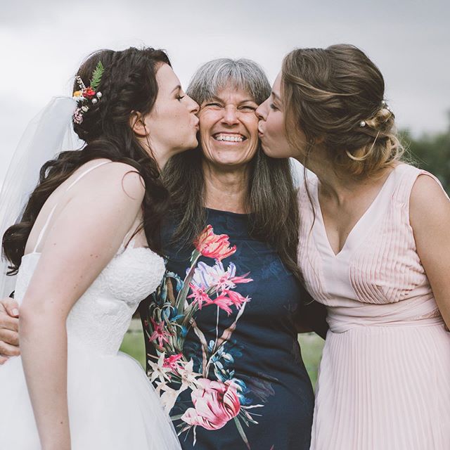 All you need is love 💗 .
.
.
.
.
.
#bohobride #thatsdarling #loveauthentic #engaged #greenweddingshoes #chasinglight #bohowedding #weddingseason #smpweddings #ftwotw #elopement #theknot  #HypeBeast #vscoportrait #ig_mood #discoverportrait #portraitp