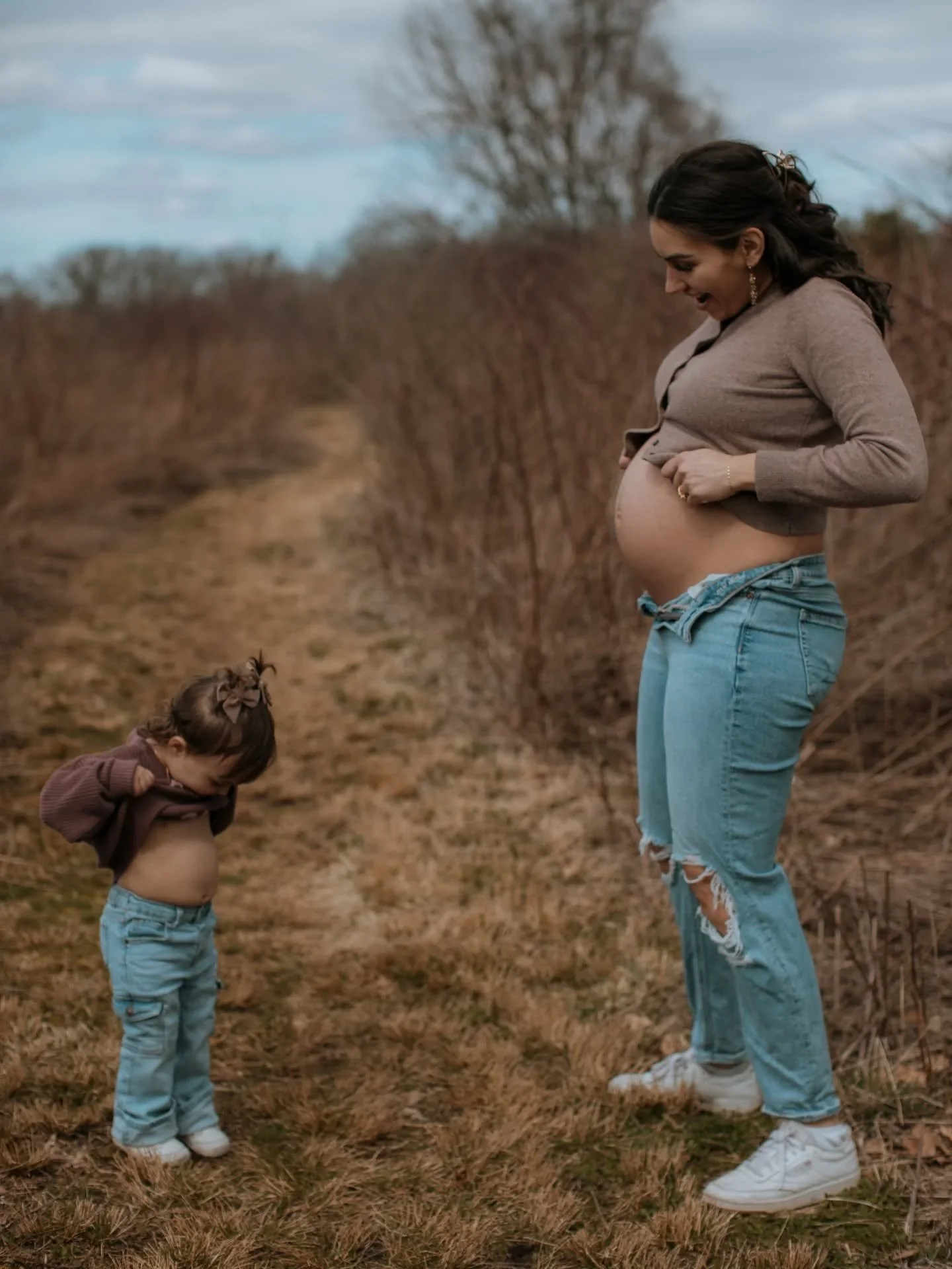 This Spring is the season of maternity sessions 🤍💐 look at this future big sis! 
&bull;
&bull;
&bull;
#maternityphotos #maternityphotographer #bigsis #springhassprung #maternitysession