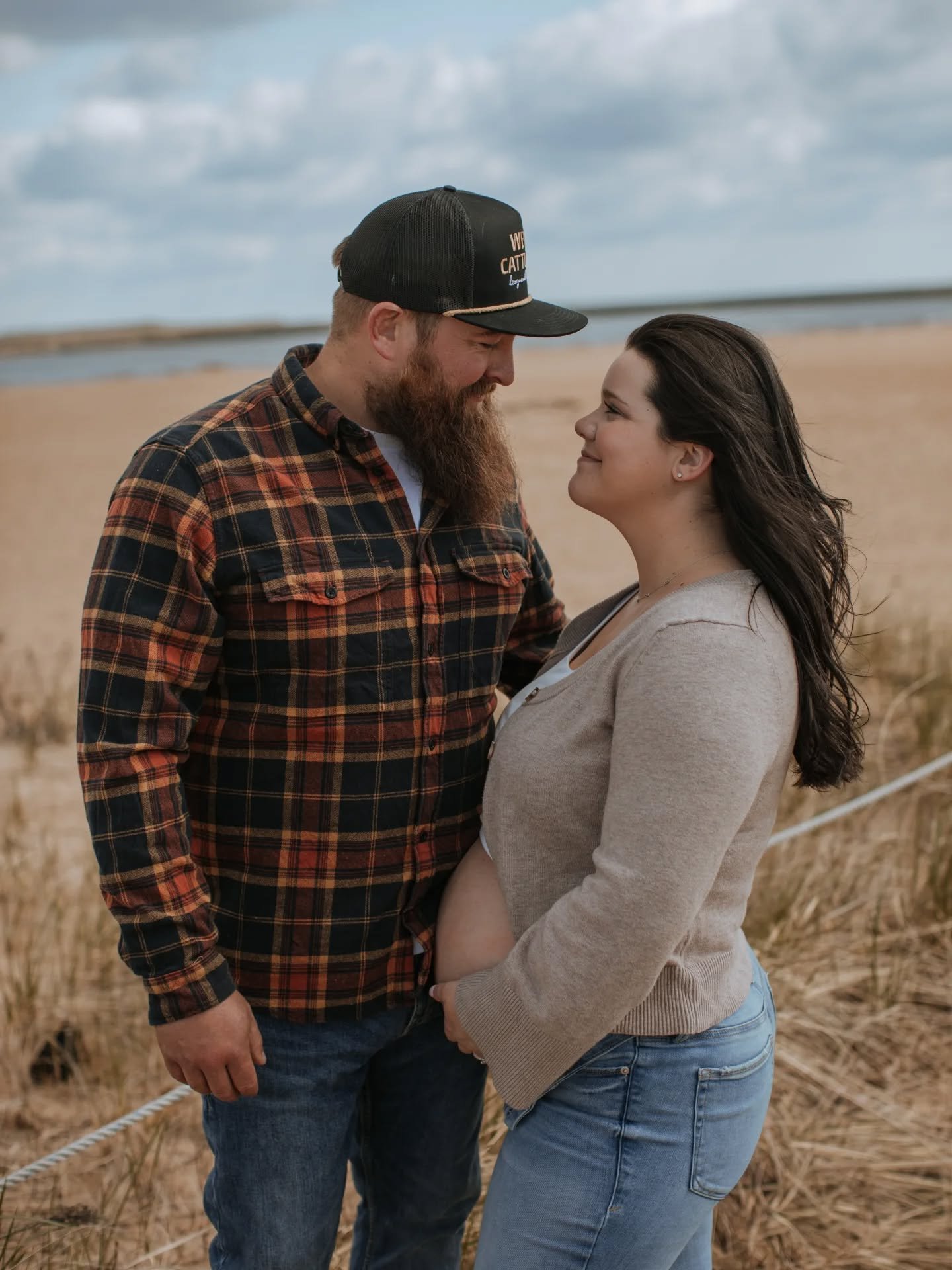 Spring is a time of new chapters, maternity sessions have been scheduled so much this year! Don't hesitate to call me when you're expecting your new addition 🤍
&bull;
&bull;
&bull;
#maternityphotographer #maternityonthebeach #massachusettsfamilyphot