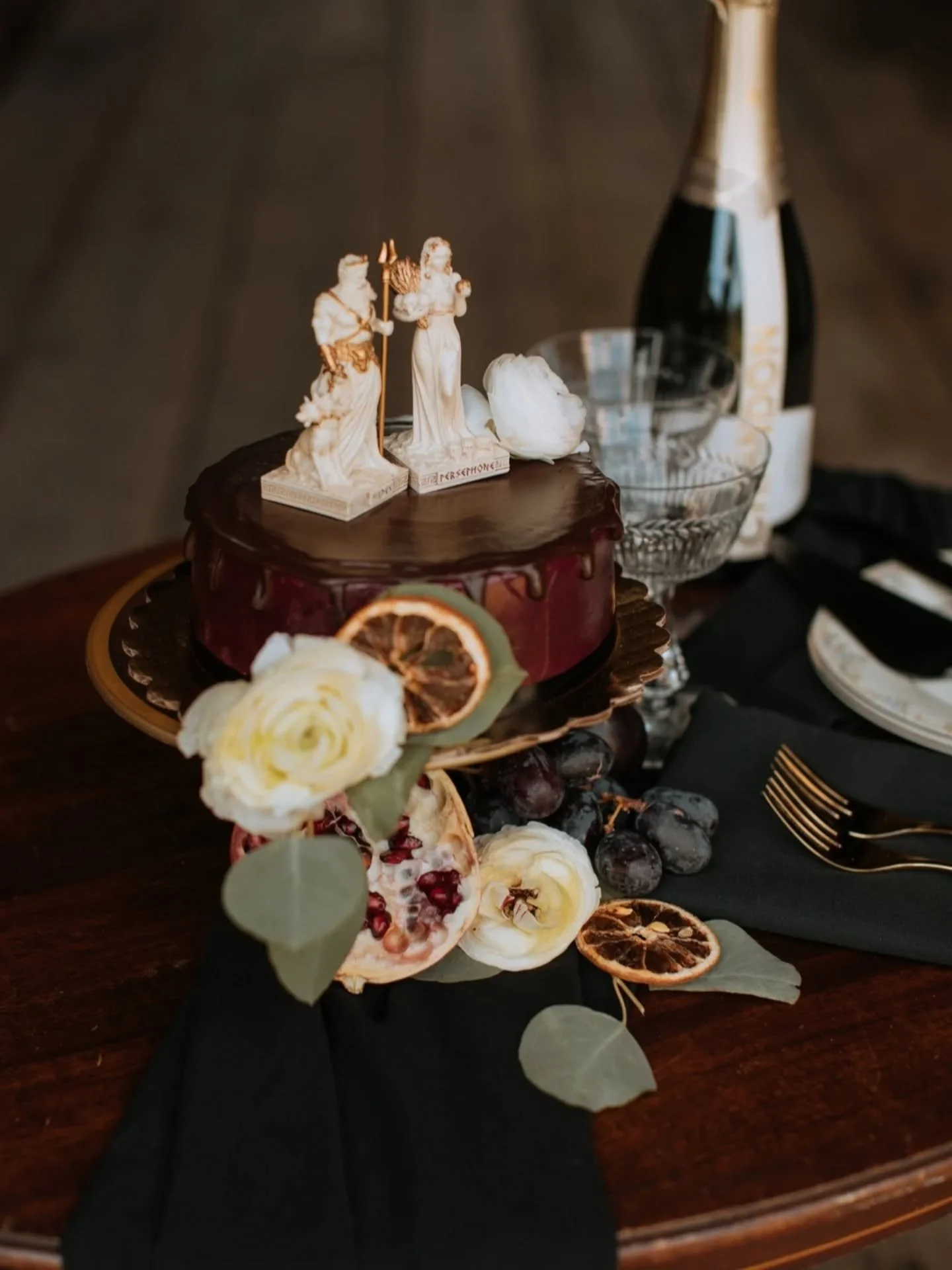 Details &amp; Tablescapes ✨
Flatlays and tablescapes might be my favorite part of constructing content days 😬 no offense to our wonderful models 
&bull;
&bull;
&bull;
Hosts/Creative Directors: Sarah @sarahgatesphoto &amp; Abigail @abigail.seabrook 
