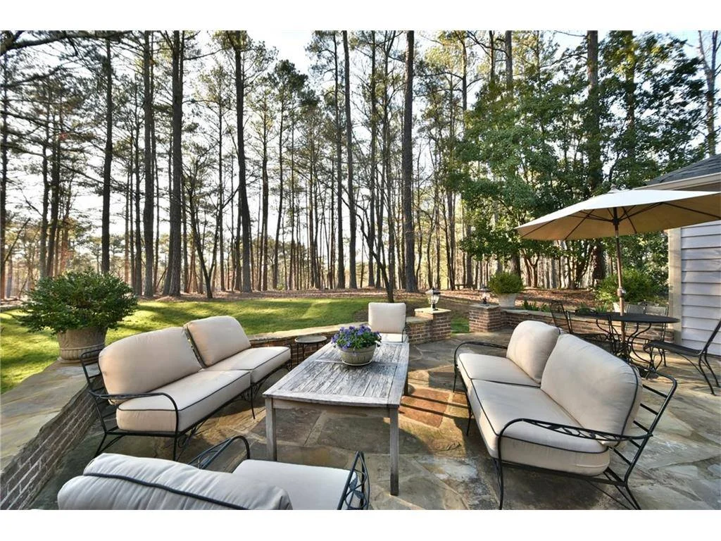 Outside_2910 Roxburgh Drive_2.jpg