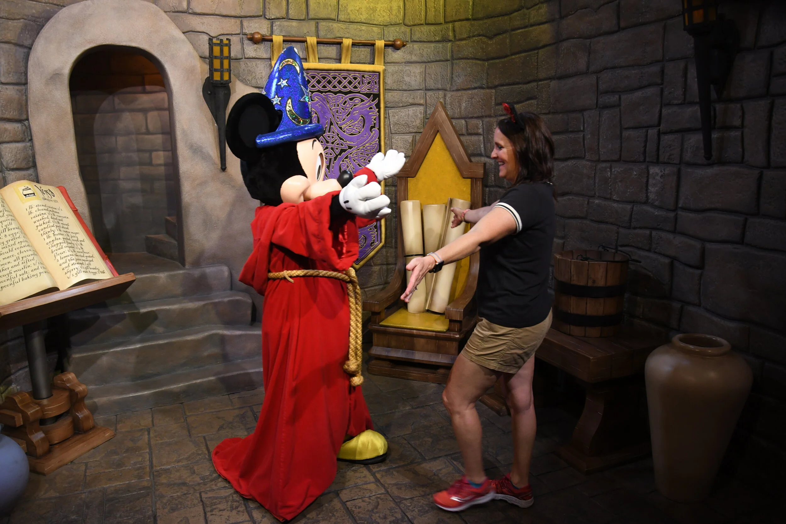HUG MICKEY!!