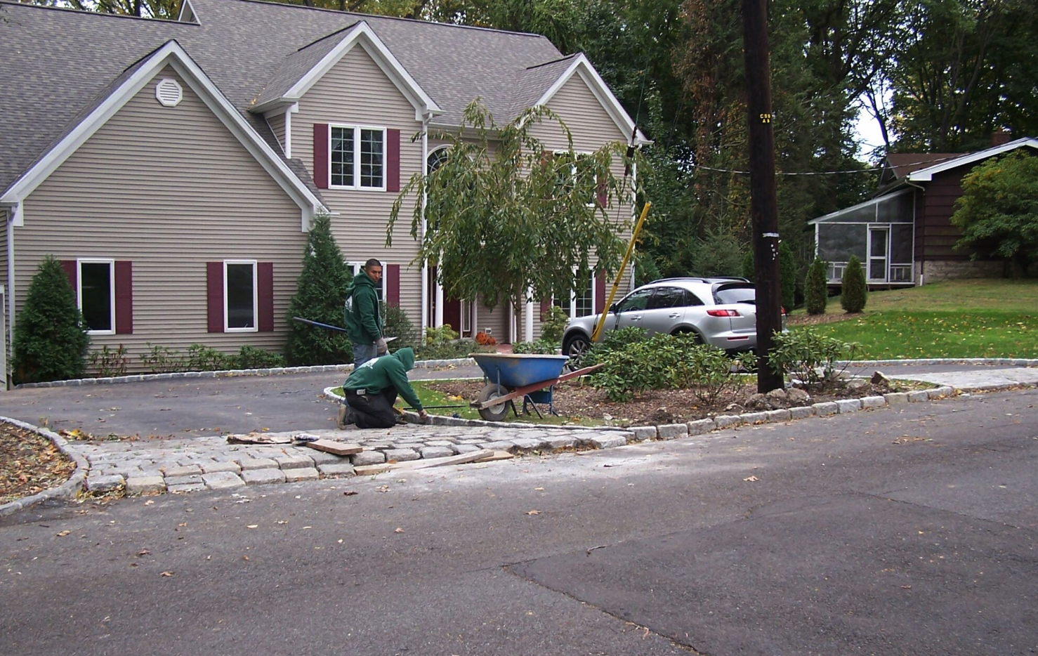 Westchester County, NY driveway with pavers