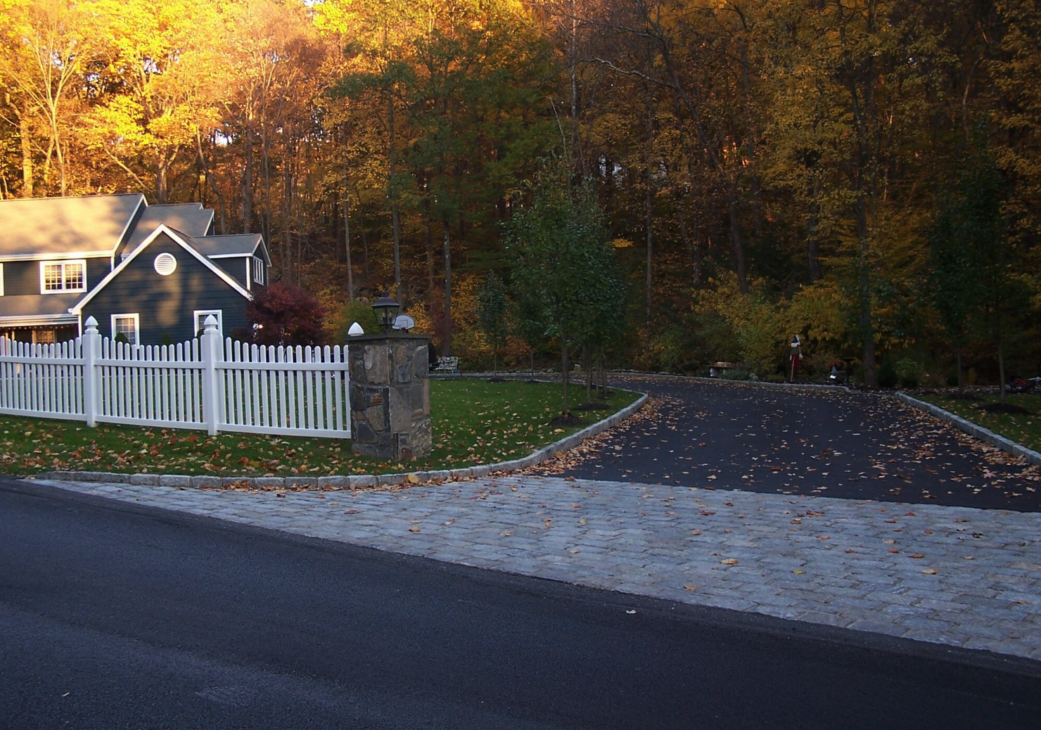 Westchester County, NY skirt driveway with pavers (Copy)