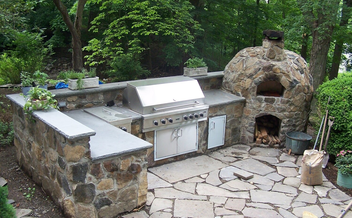 Where it is best to place your new outdoor kitchen - OF