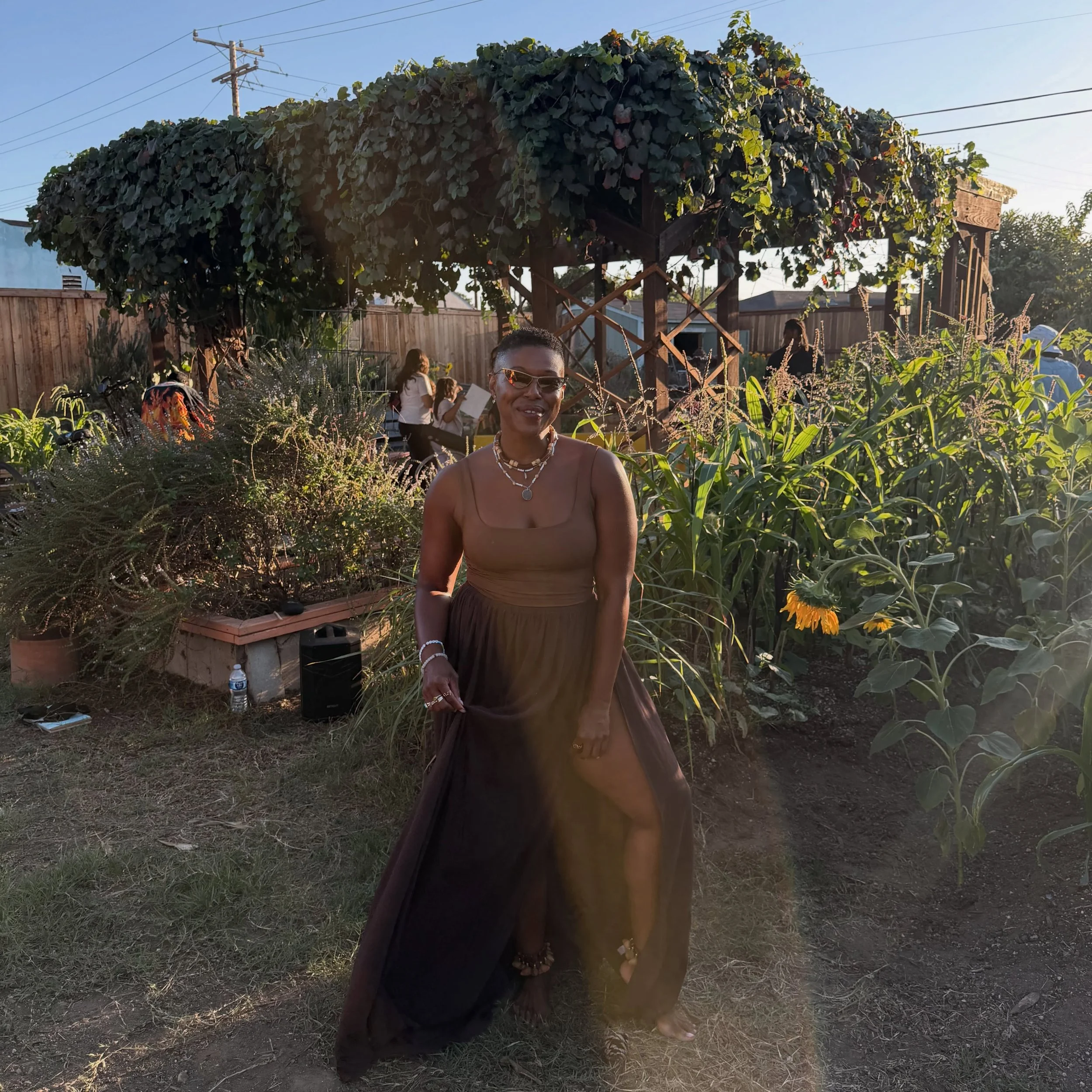 Actually, everything does work out in your favor. If it feels more like medicine and less like sweet, you are on the right track. 🤎🤎🤎🤎
.
Orbs and sunflowers and I&rsquo;m not just talking about God.
.
Stay Brave in your pursuit of JOY! 💌
.
#comp