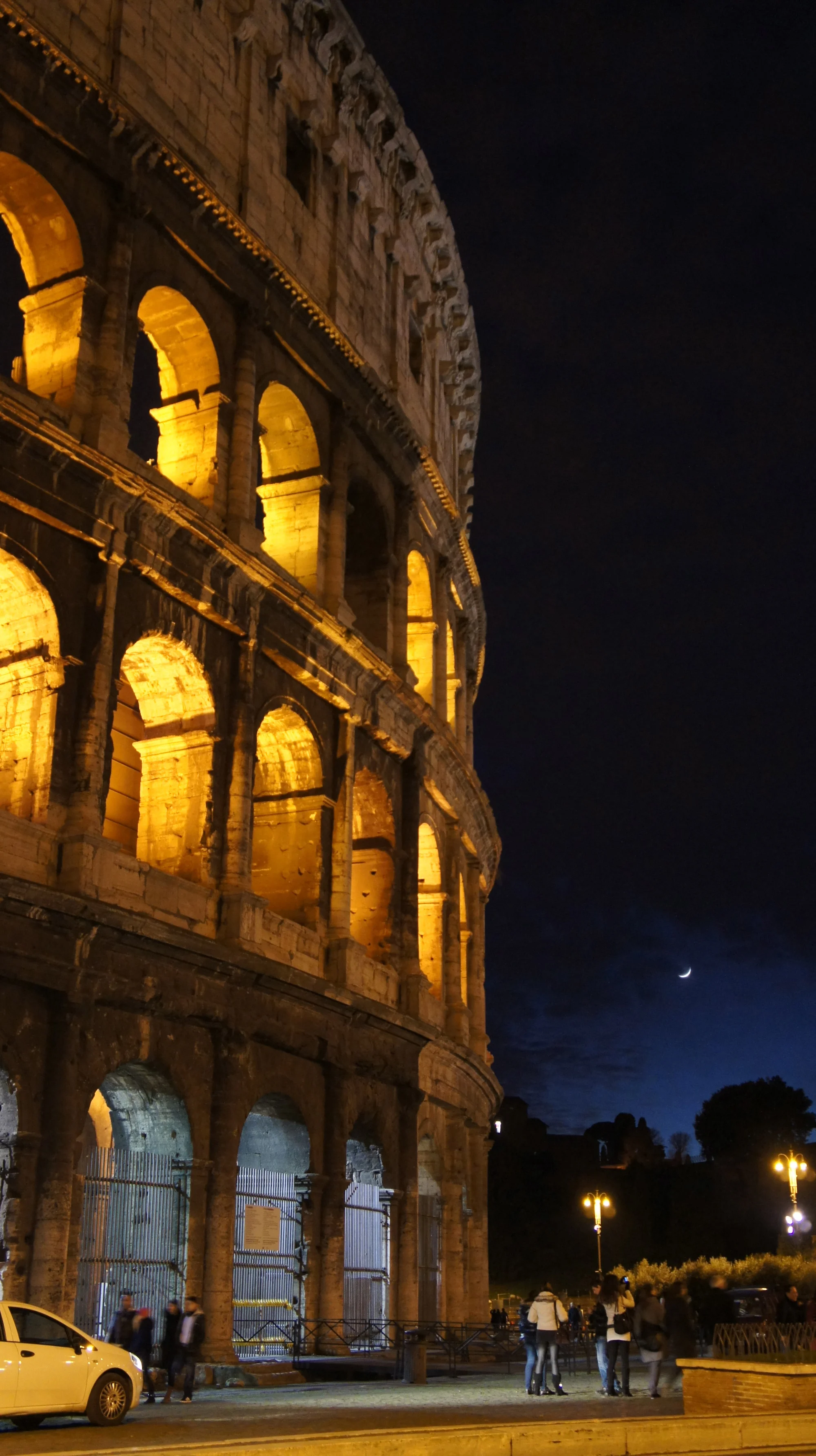 night-falling-by-the-colloseum_15852431041_o.jpg