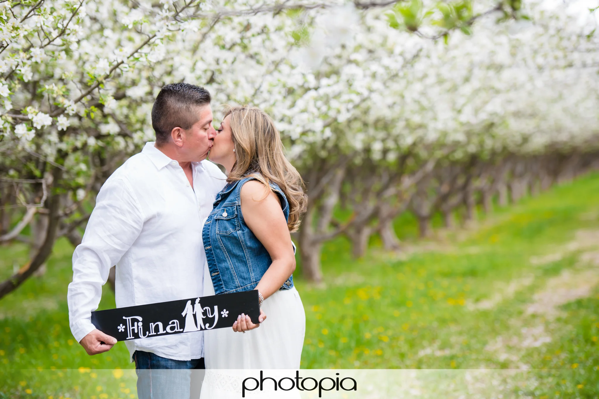 Engagement photographers-200.jpg