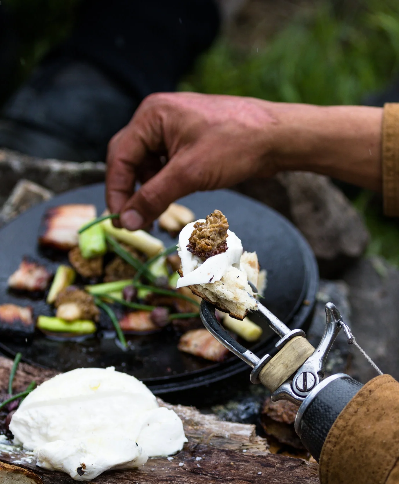 CHEF EDUARDO PREPARING A BITE ON THE BANKS OF THE YELLOWSTONE RIVER. PHOTO: STEVEN DRAKE