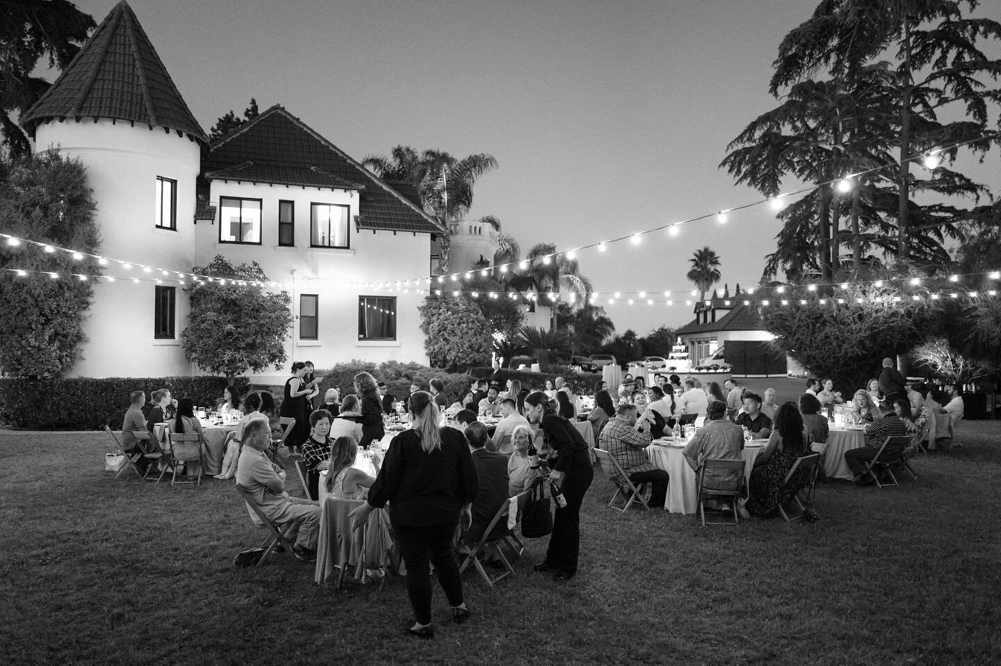 First time dining on our gorgeous lawn at the castle!  Thanks to all who made Supper Social a delicious success 🥂 
&hellip;
Team Chef Cordelia/Wrensmoor:
@chef_tiff @reagancanaday @jaceymargolis @sashalee5 @egustavo 
📸 @rmsphotonut 
&hellip;
VENUE 
