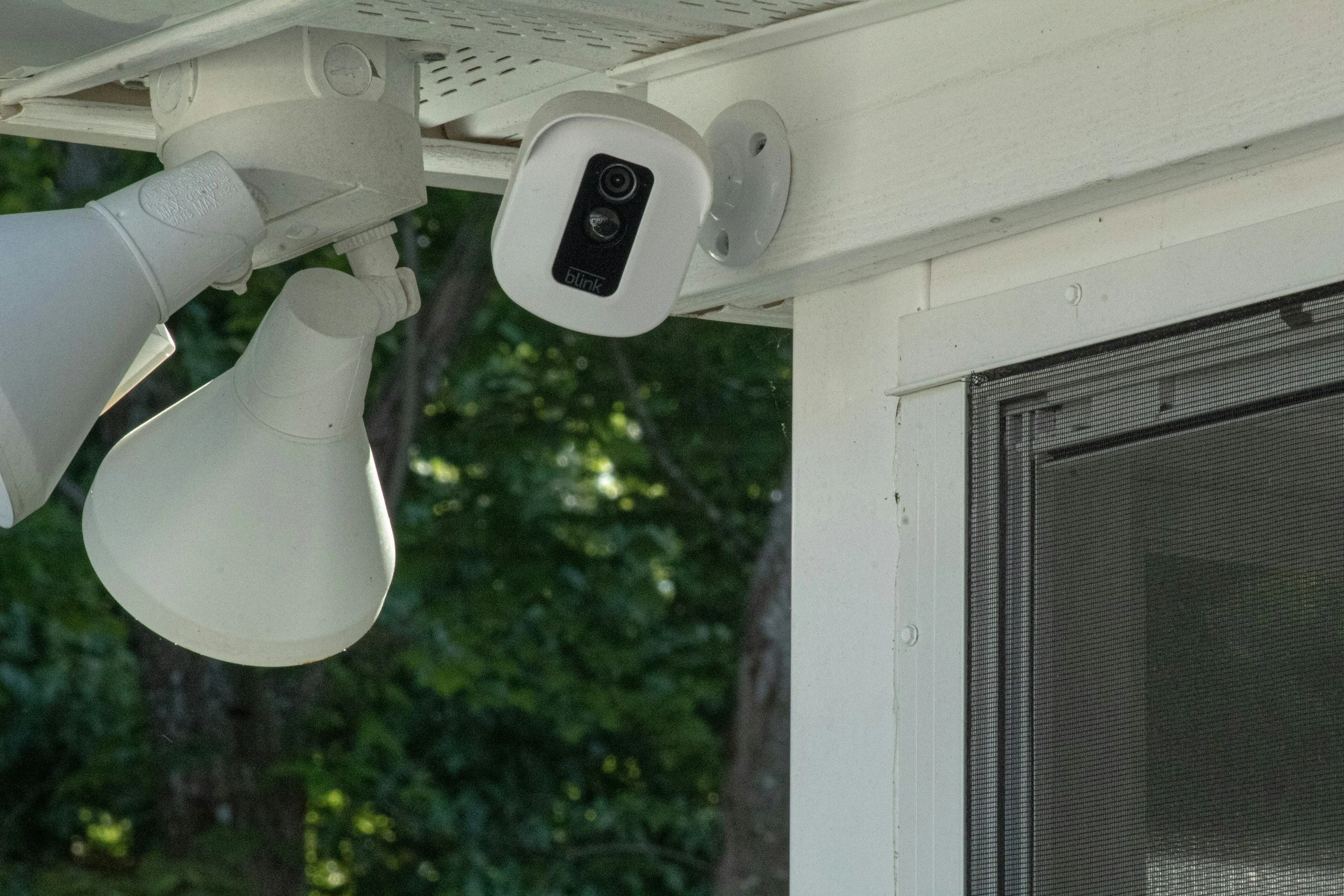 Homeowners Heads Up  - Thieves Jamming Home Security Cameras 