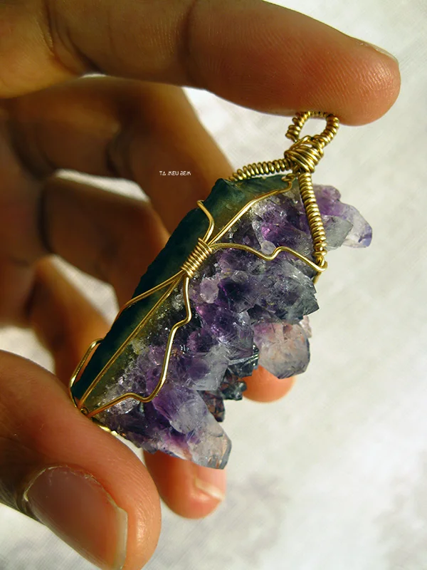 wire wrapped amethyst pendant ta meu bem.jpg