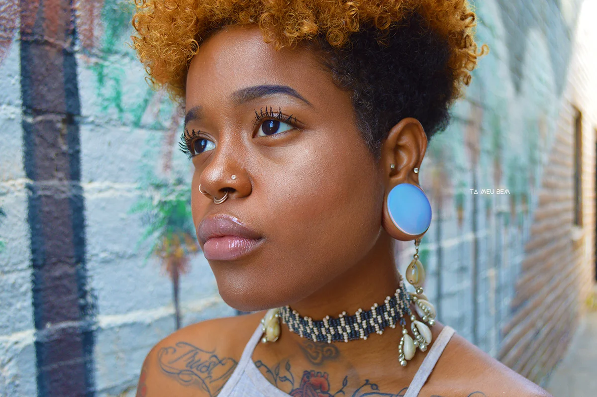 tribal wealth cowrie beaded choker Kamil ta meu bem.jpg